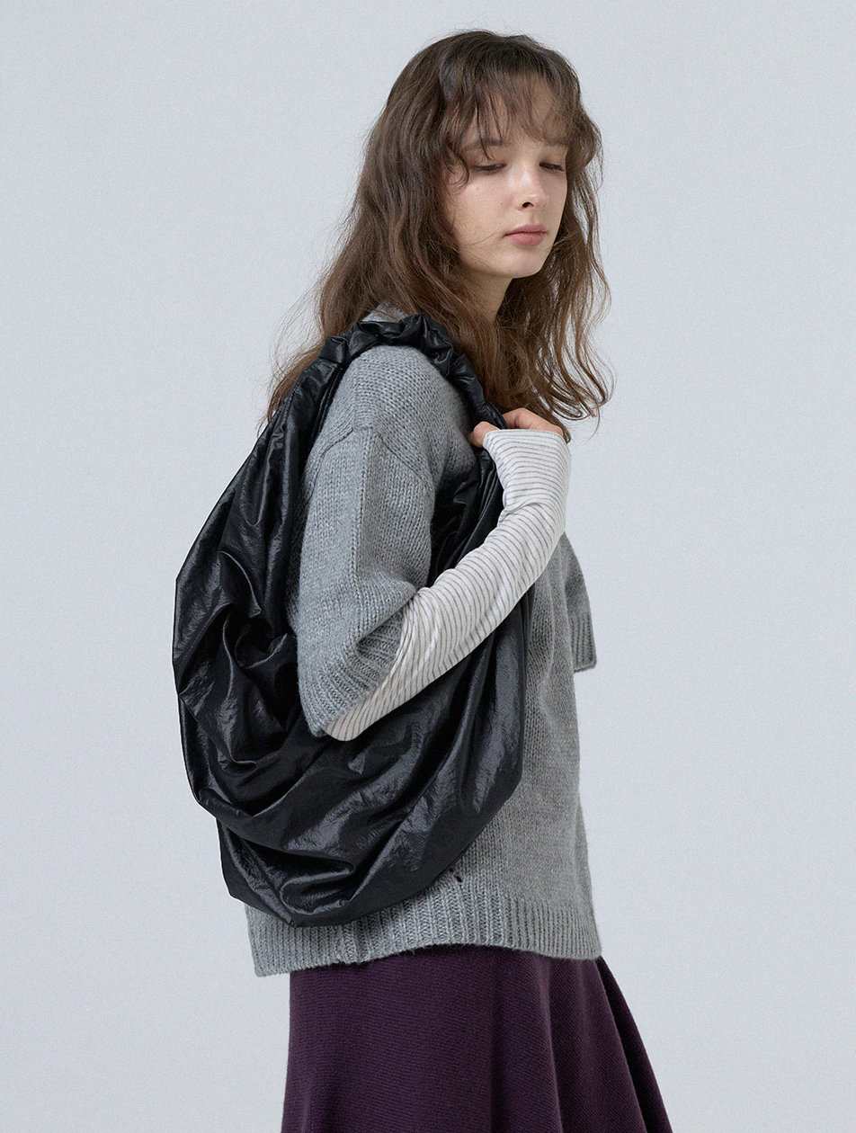 GLOSSY MID TANGLE TWIST BAG_BLACK