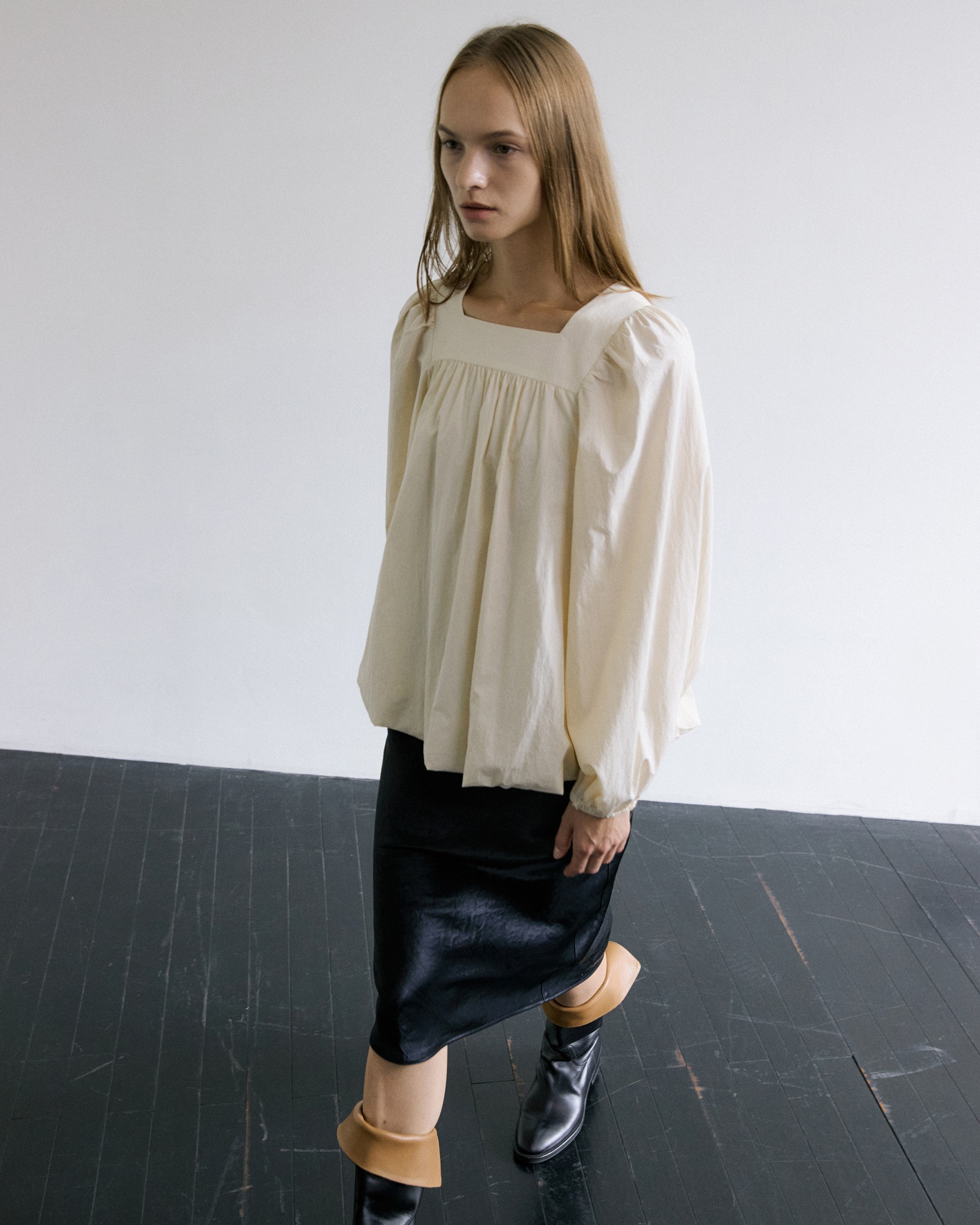 SQUARE NECK BALLOON BLOUSE_BEIGE