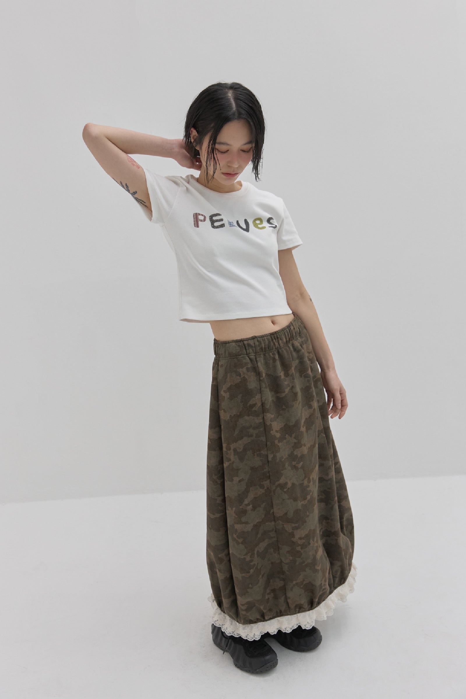 SCANNED NEEDLEWORK CROPPED T-SHIRT_WHITE