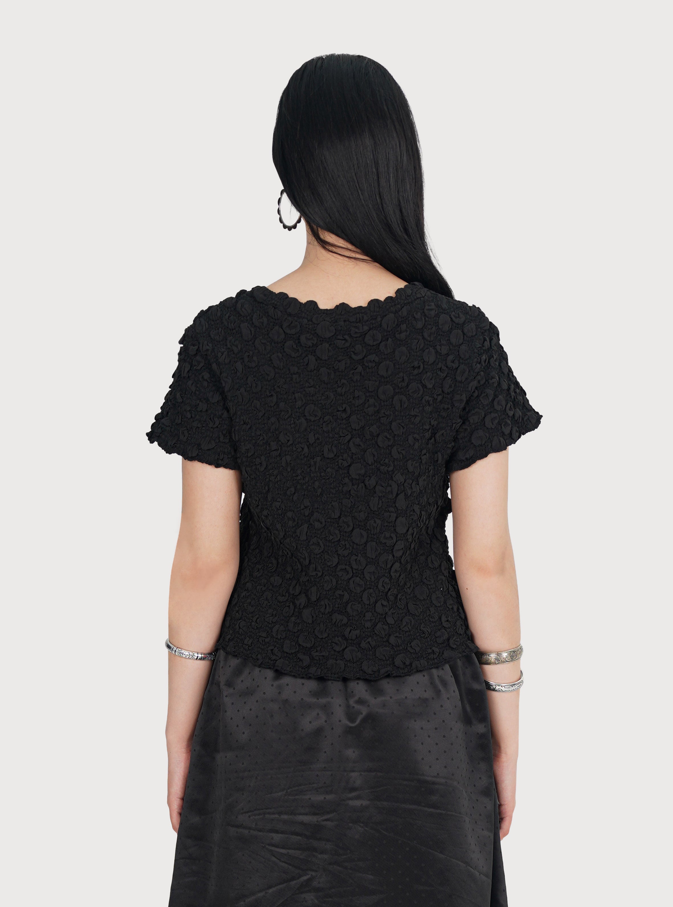 EMBOSSED STRETCH TOP_BLACK