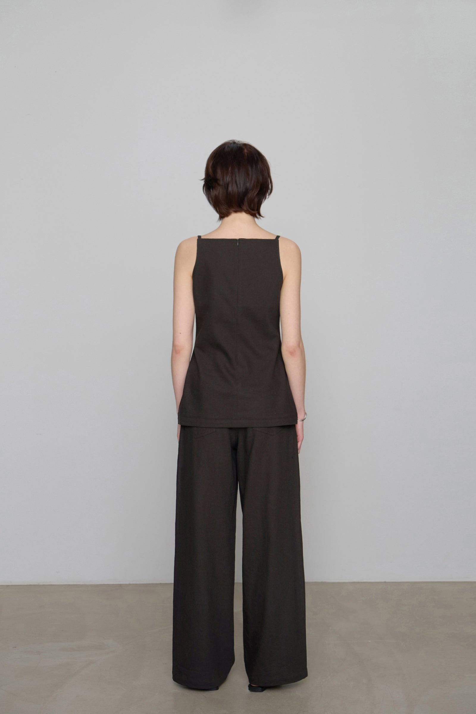 BLOUSE SANS MANCHES EN LIN_MARRON FONCÉ