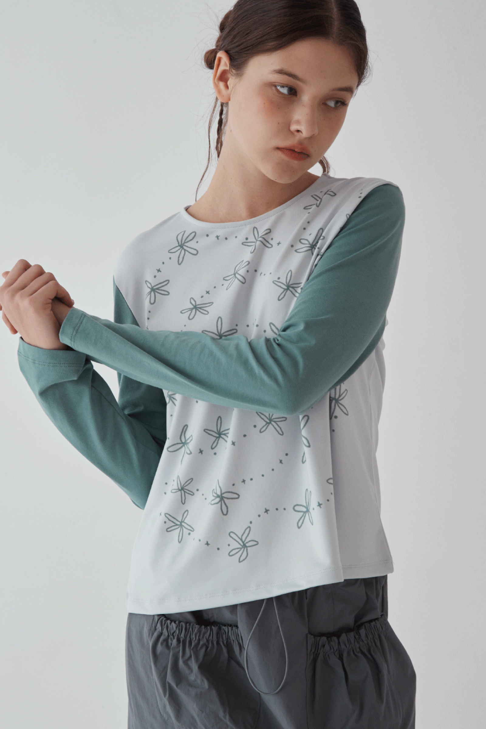 HAND WRITING FLOWER LONG SLEEVE TOP_GREEN