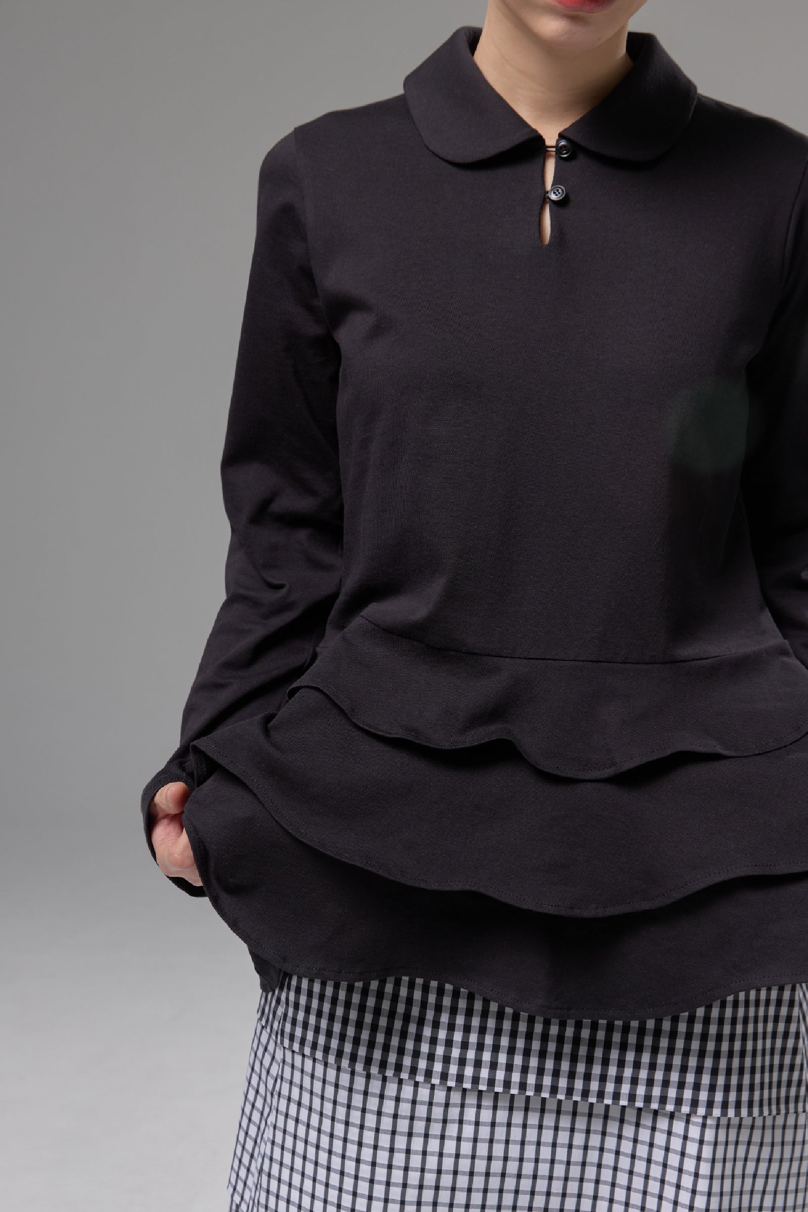 RUFFLED LONG SLEEVE TOP_NOIR