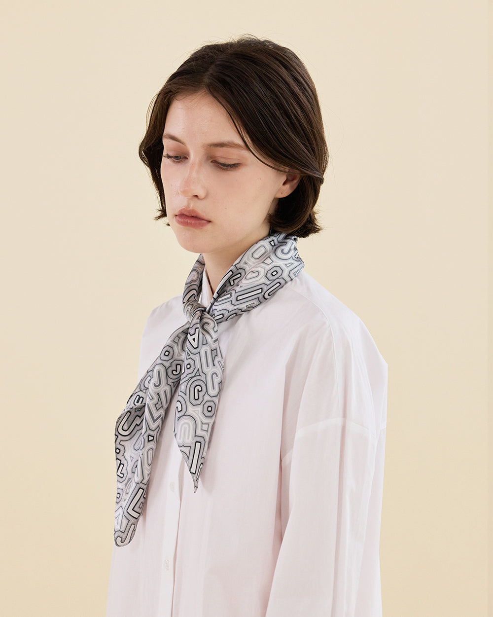 LETTER MAZE BLACK SILK SCARF_BLACK