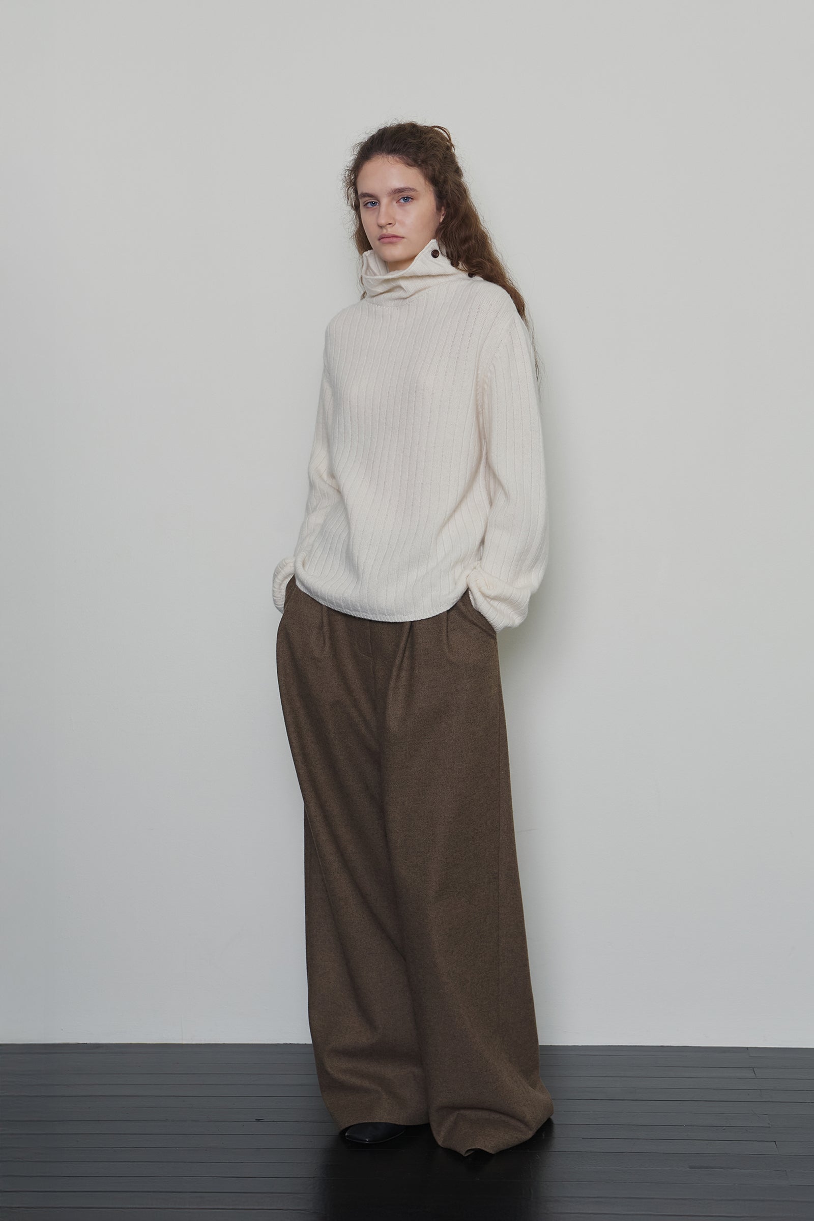 BUTTON TURTLENECK WOOL KNIT_IVORY