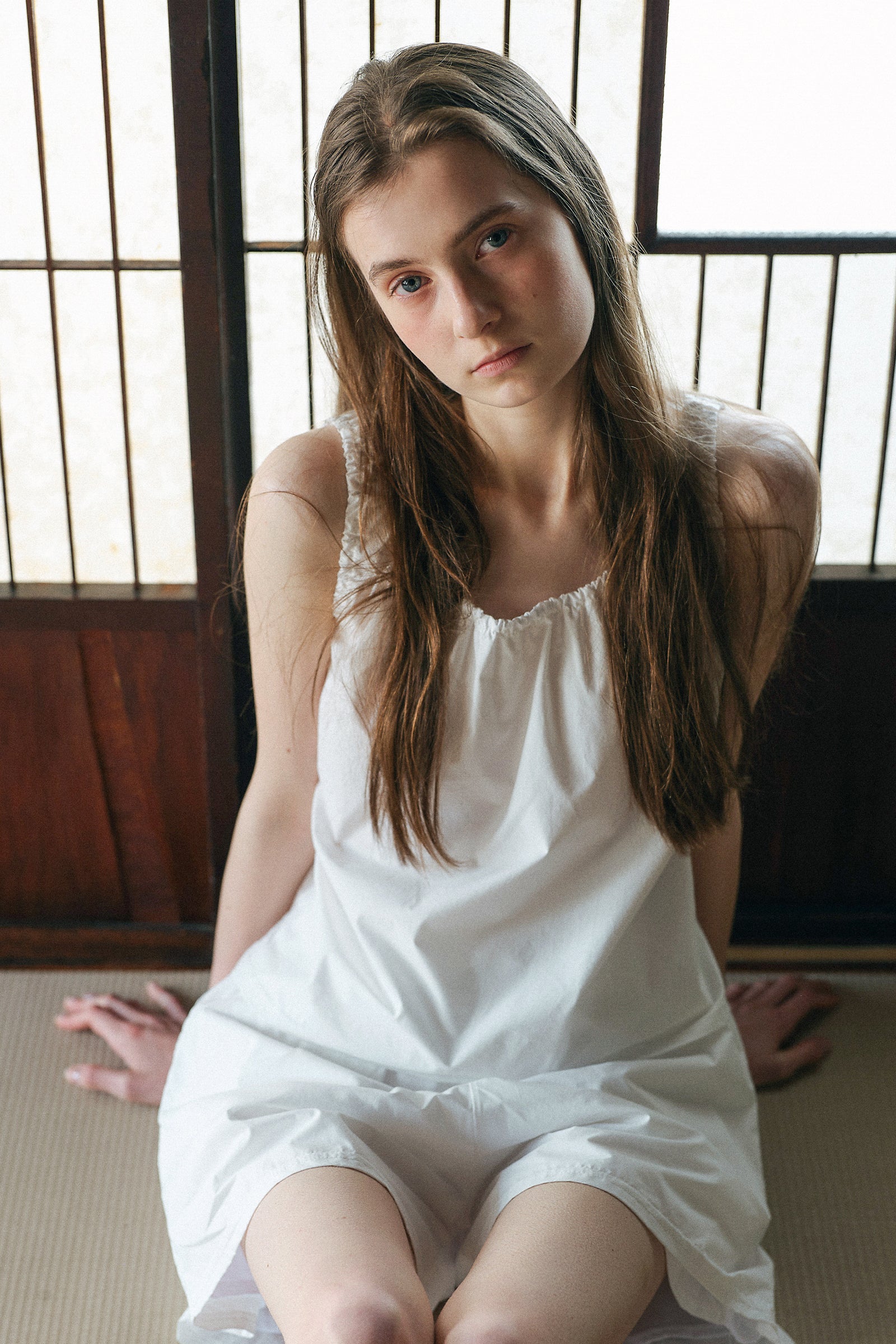 NINA SHIRRING SLEEVELESS_KAKI CLAIR