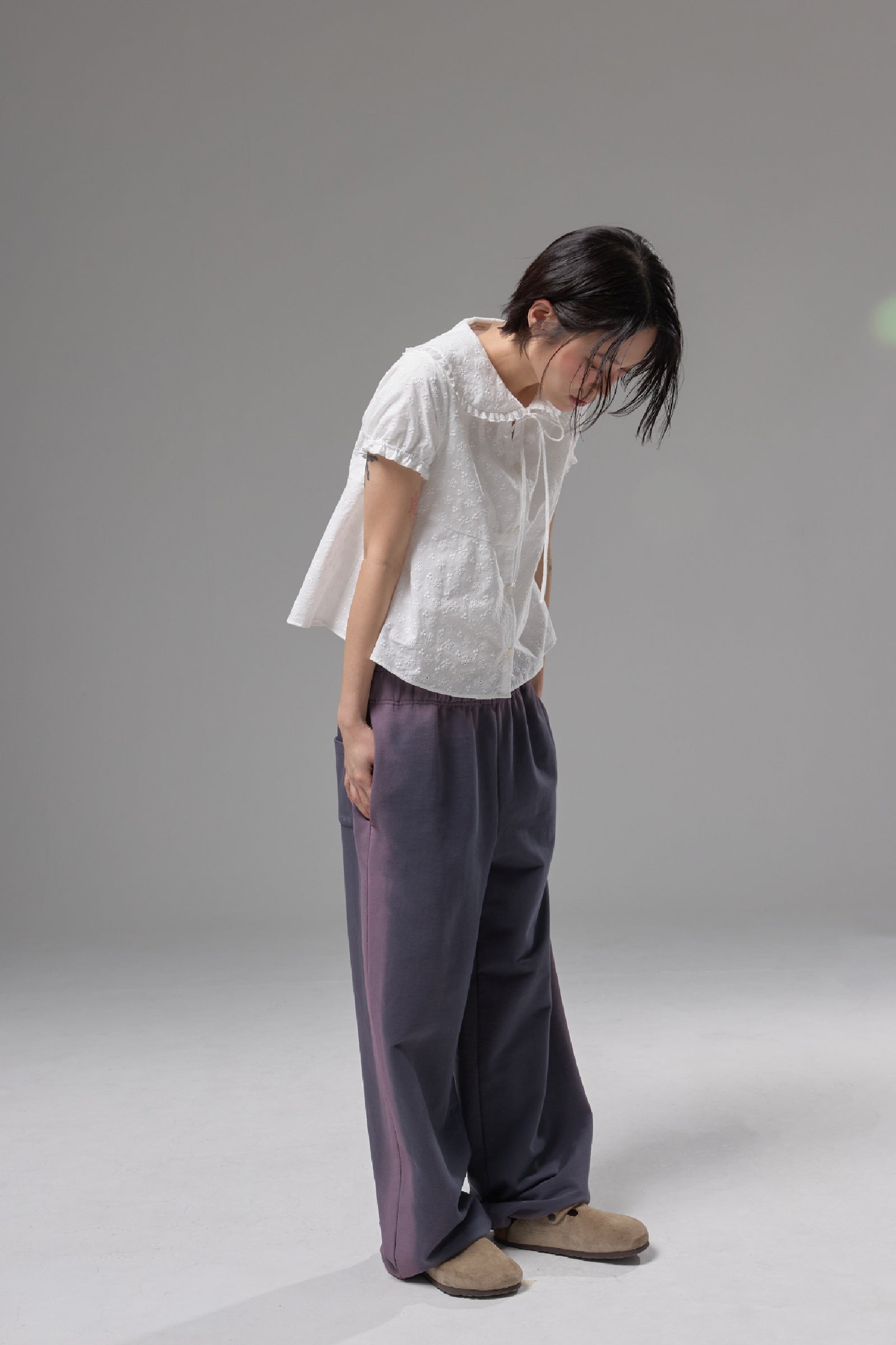  PANTALON EN JERSEY TAGUÉ À LA MAIN_CHARBON