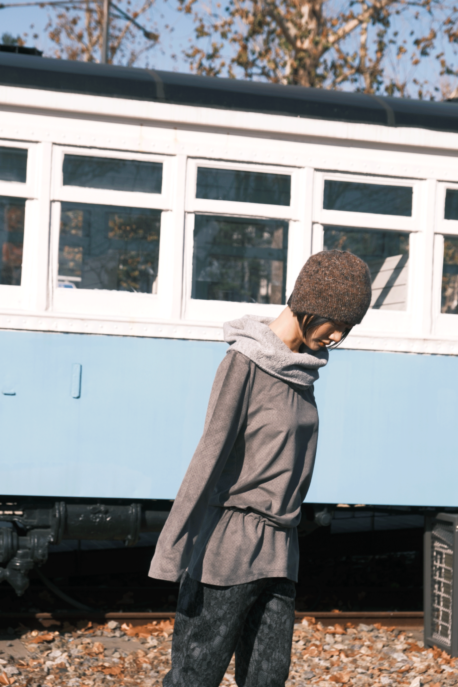 HAUT À COL DRAPÉ_GRIS FONCÉ