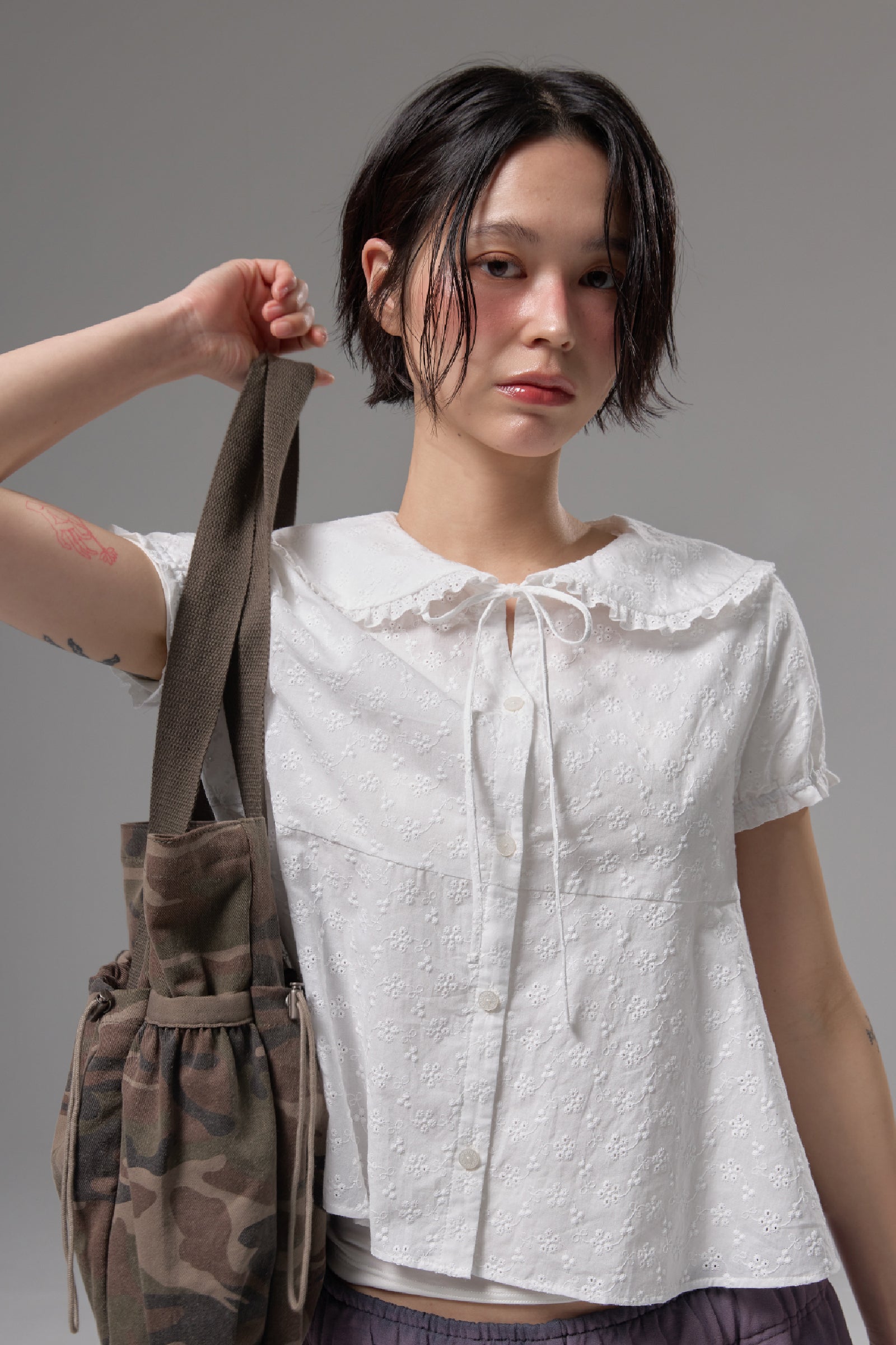 VENTED PETER PAN COLLAR BLOUSE_WHITE