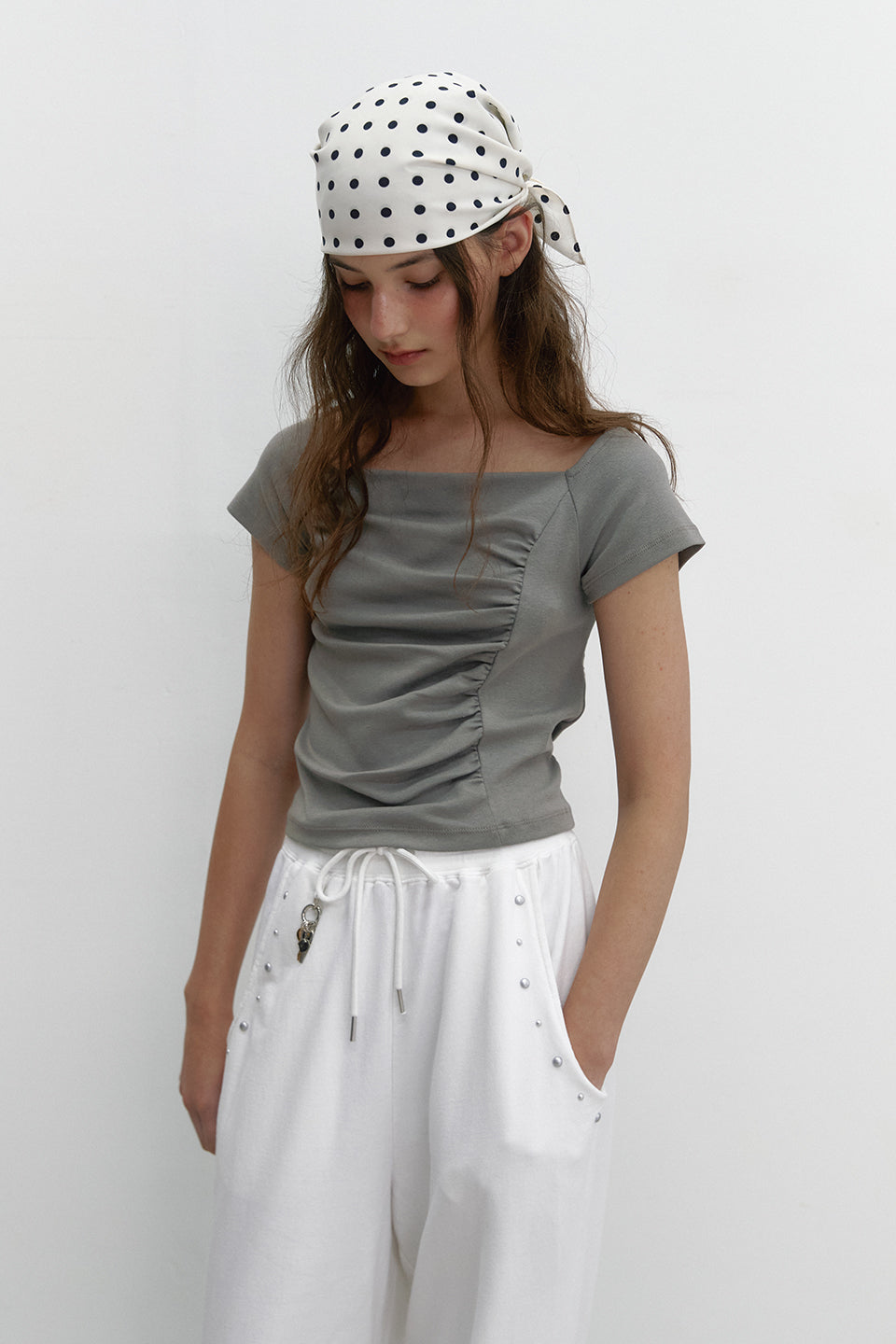 TEE-SHIRT FRONCÉ DOS-NU_GRIS