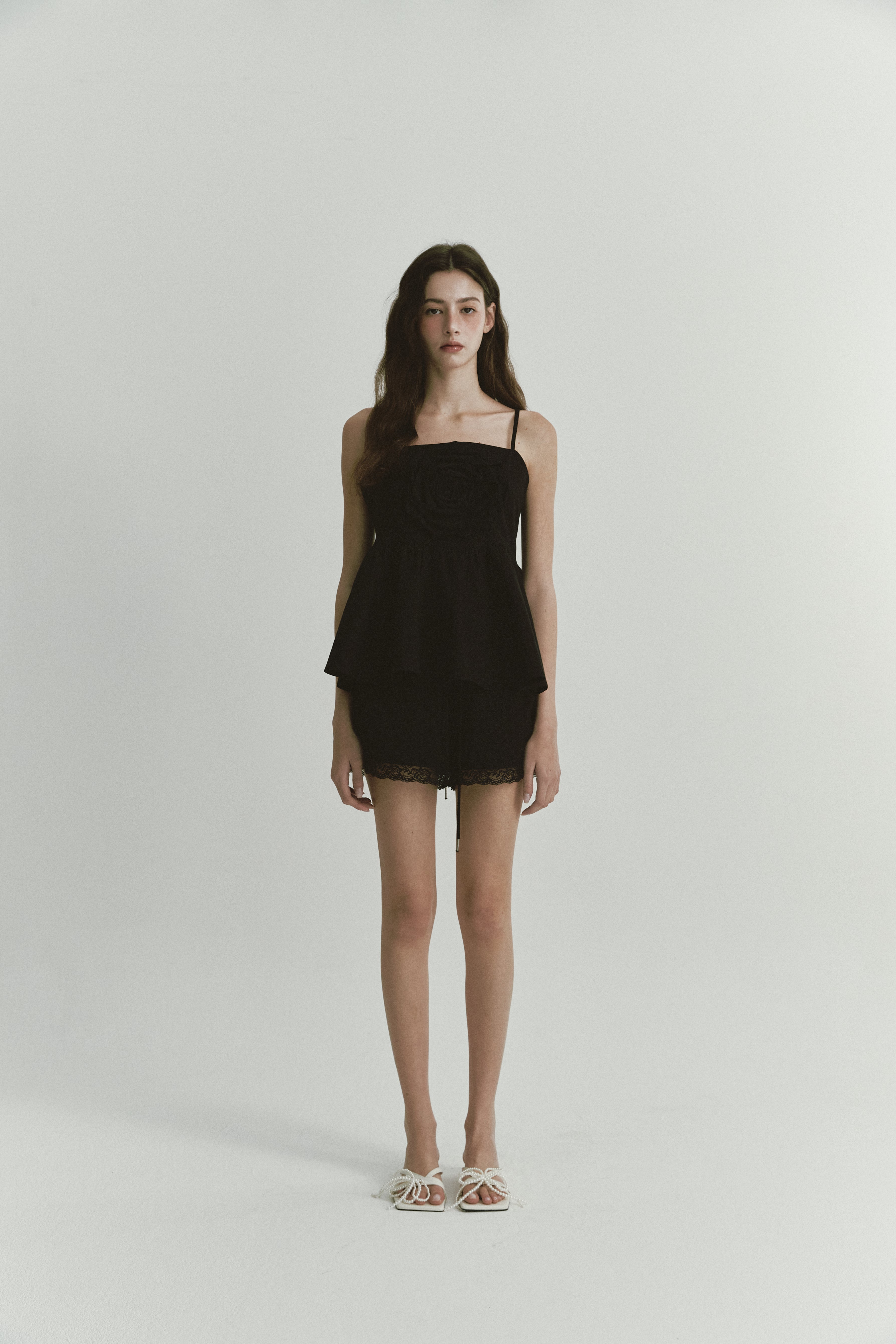 BLOOM SLEEVELESS BLOUSE_BLACK