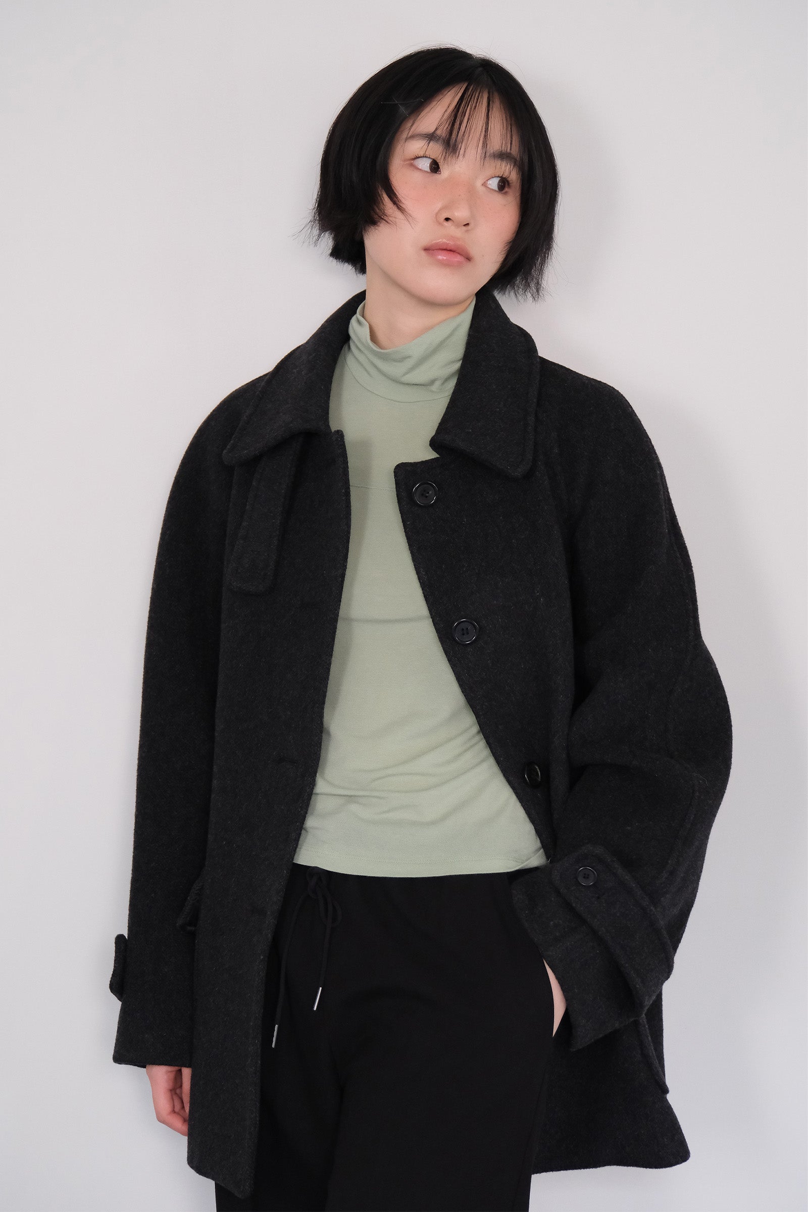 MOUI MANTEAU COURT EN LAINE CLASSIQUE_GRIS FONCÉ