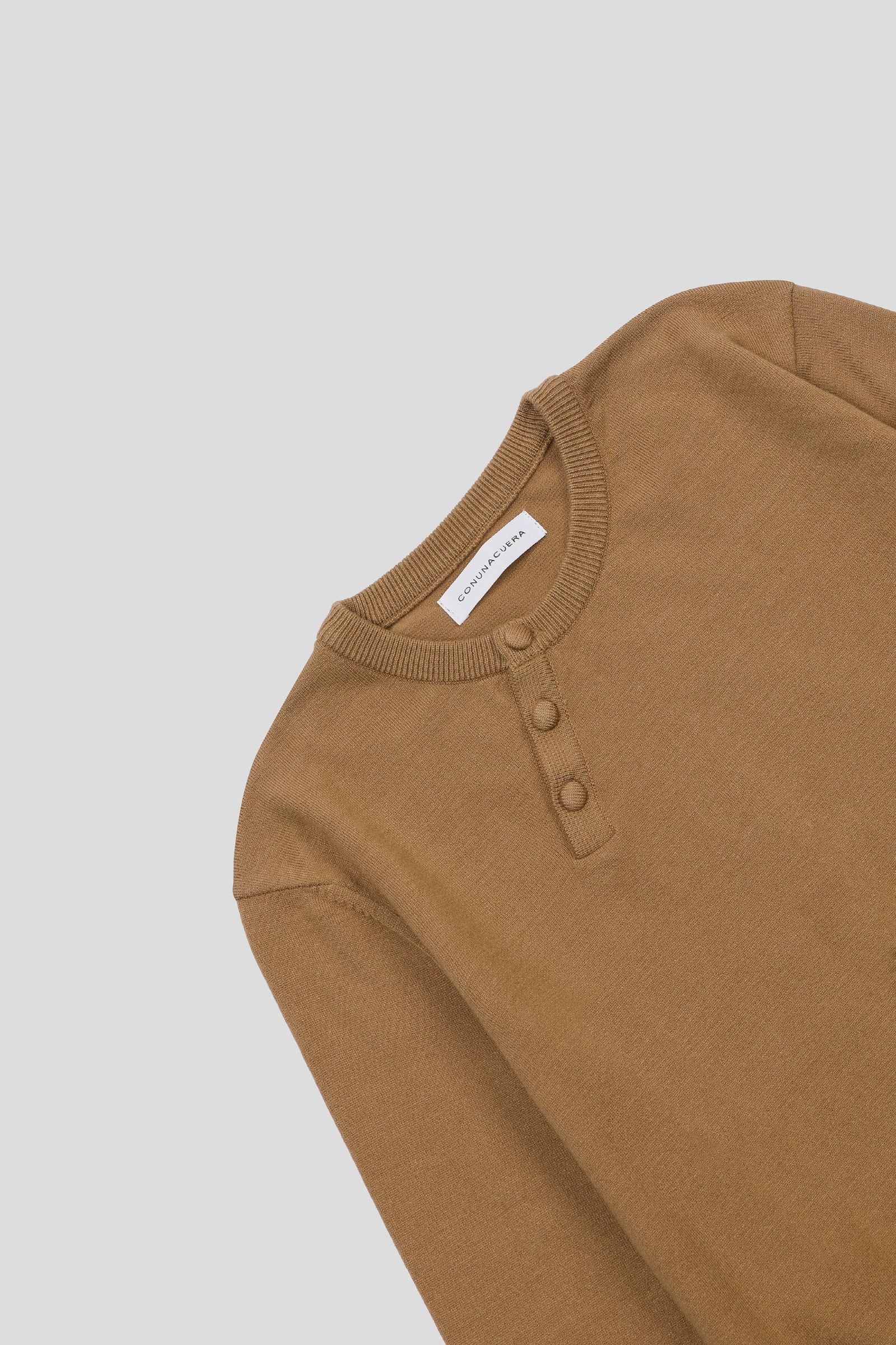 TILT HENLEY KNIT_CAMEL