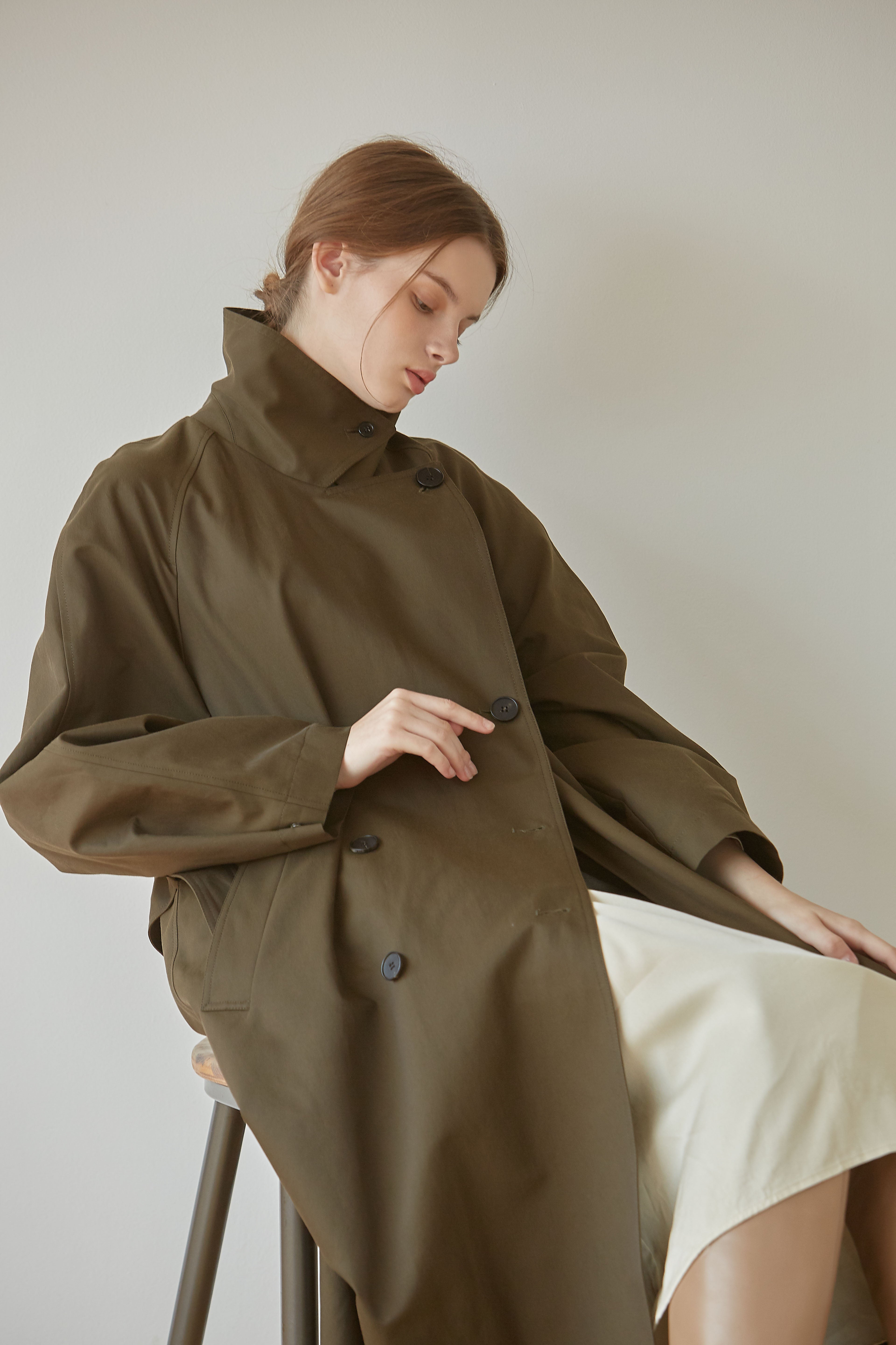 OCTOBER SECOND, MANTEAU TRENCH RAGLAN_KHAKI