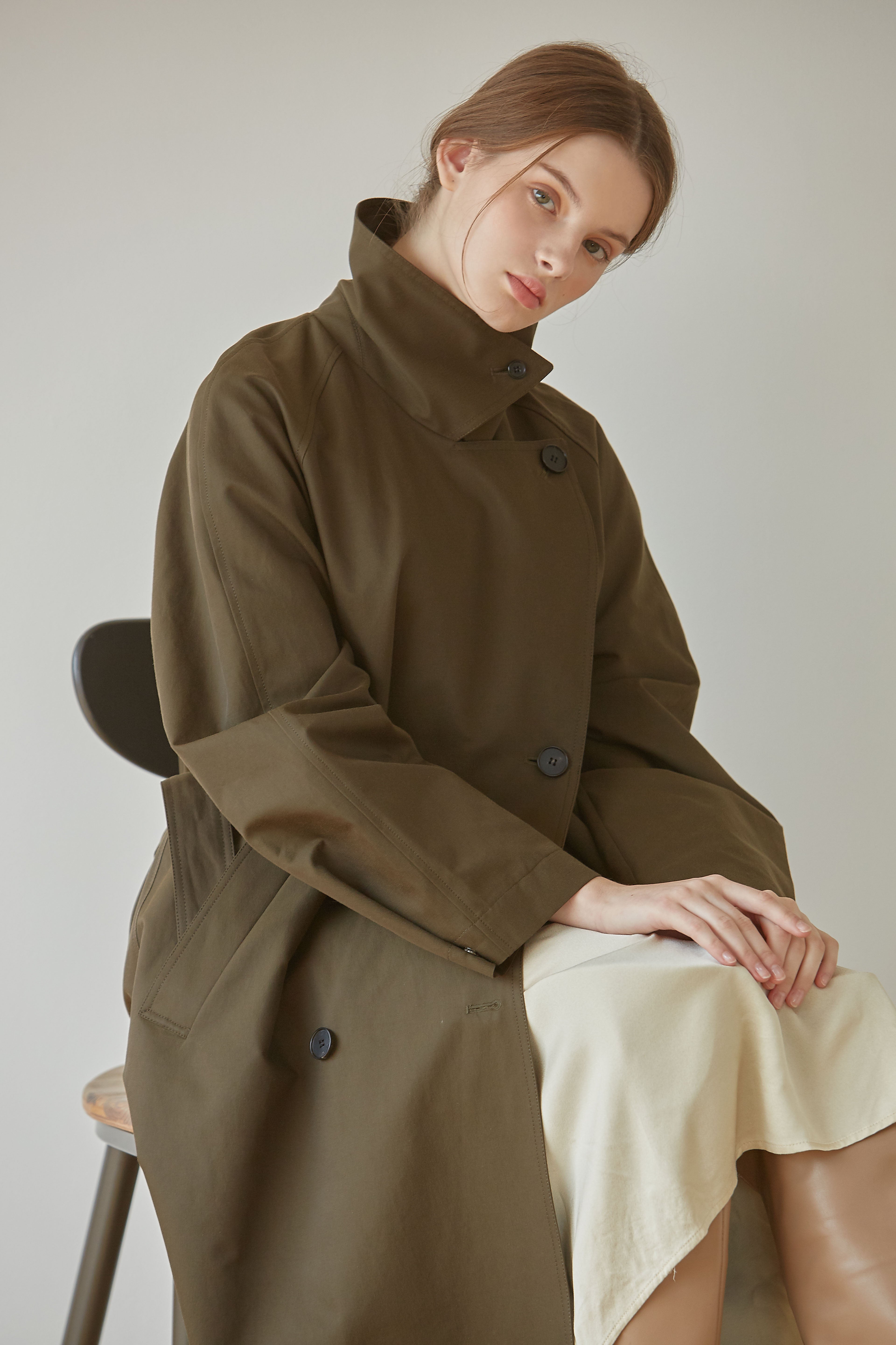 OCTOBER SECOND, MANTEAU TRENCH RAGLAN_KHAKI