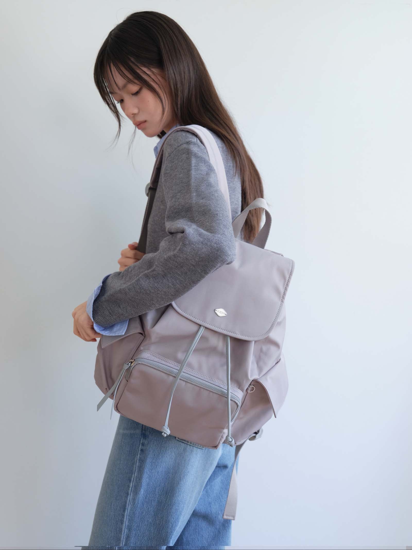SAC À DOS EN NYLON AVEC POCHES_GRIS CLAIR
