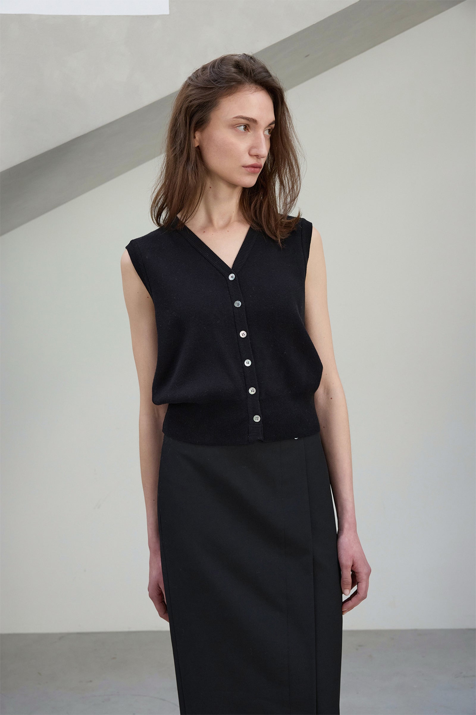 DEIN V NECK KNIT VEST_NOIR