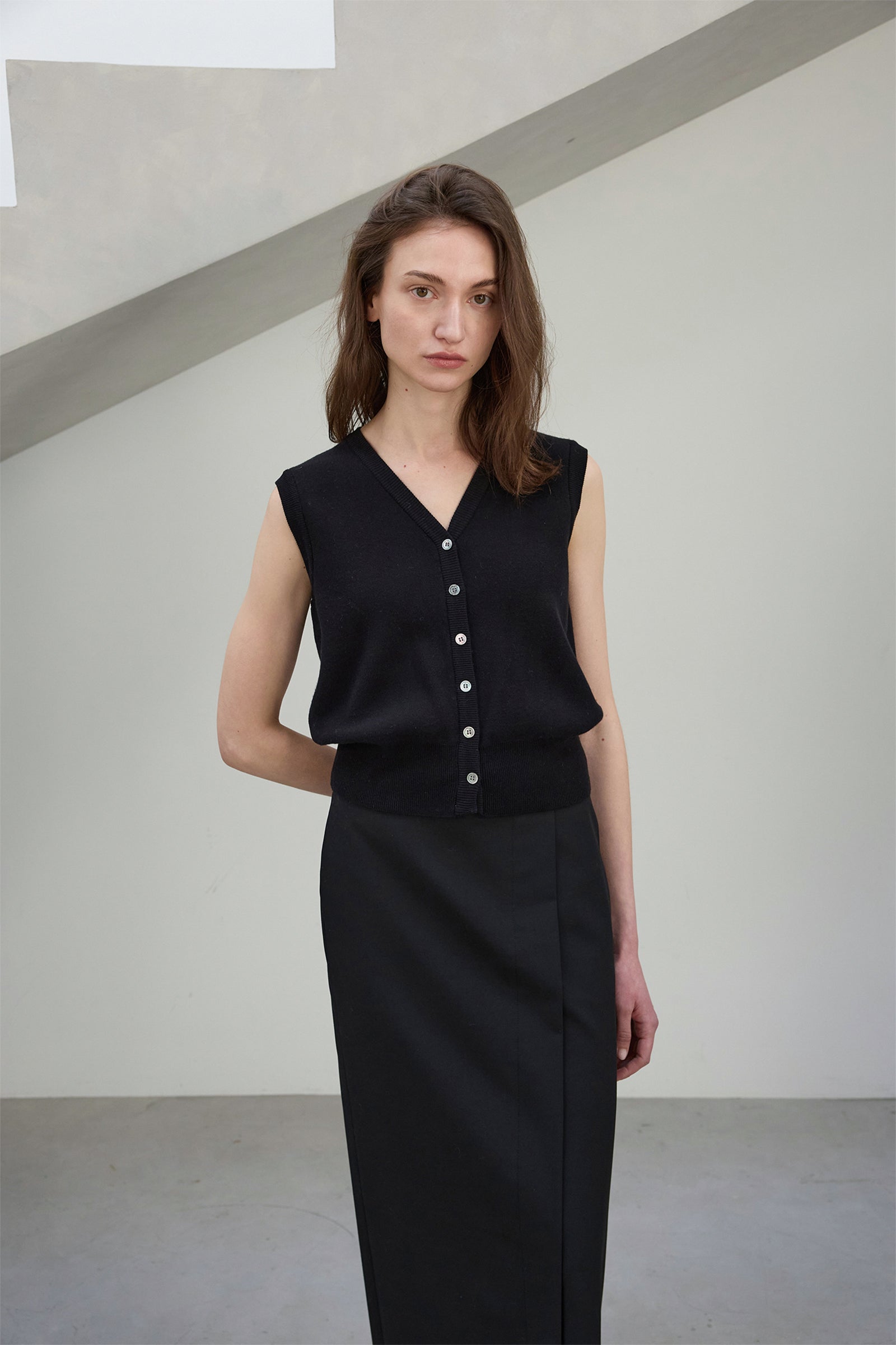 DEIN V NECK KNIT VEST_NOIR