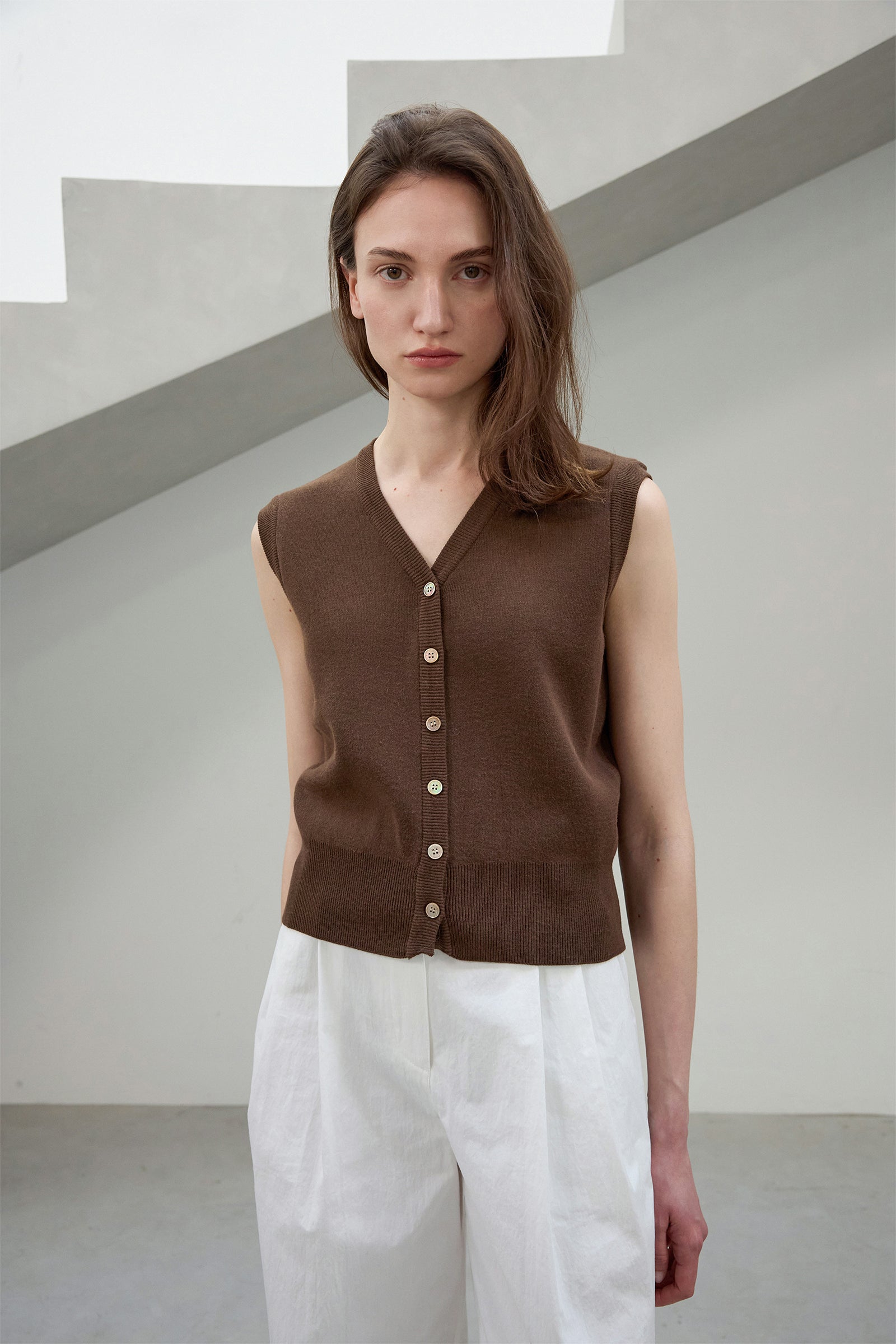 DEIN V NECK KNIT VEST_MARRON