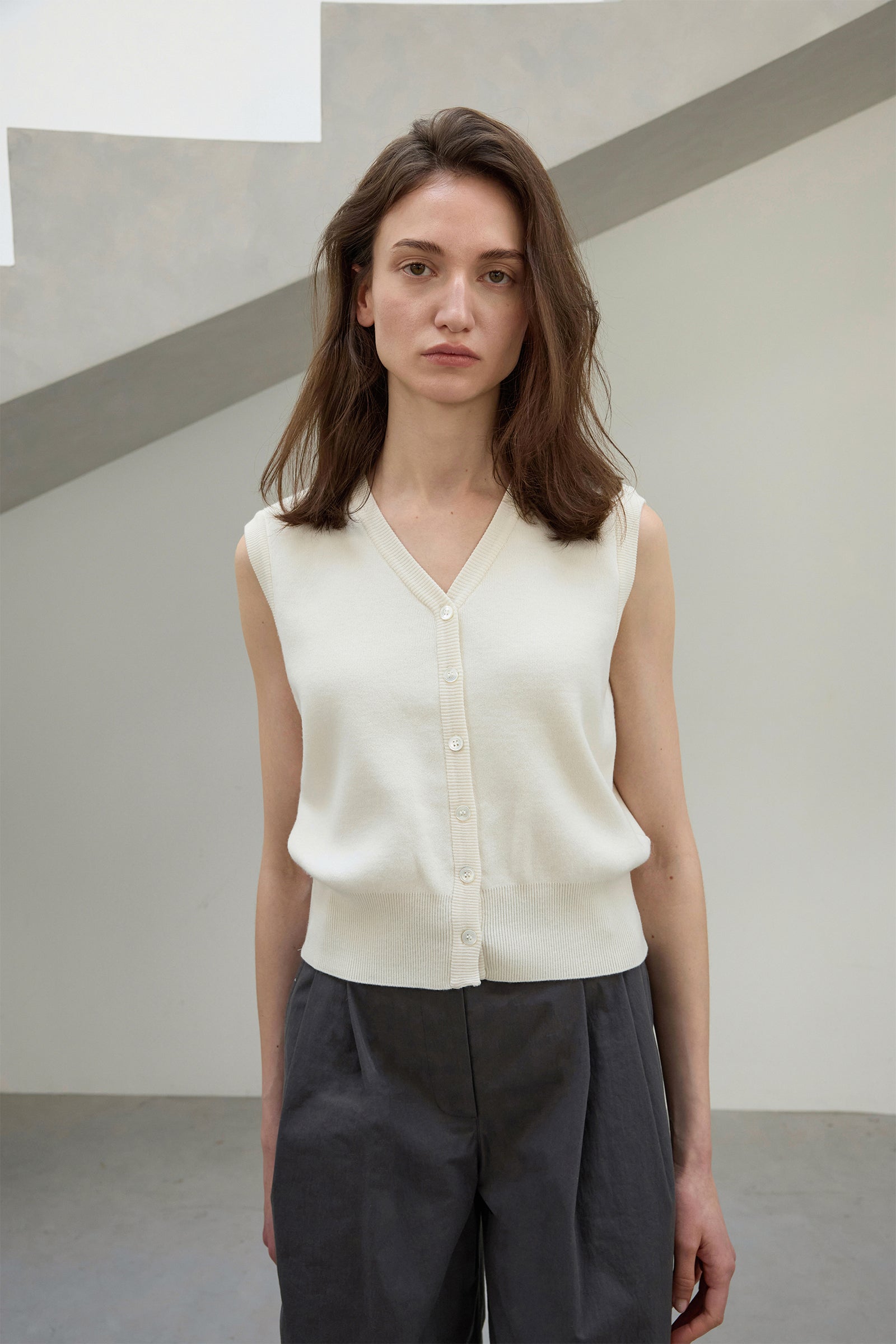DEIN V NECK KNIT VEST_IVOIRE