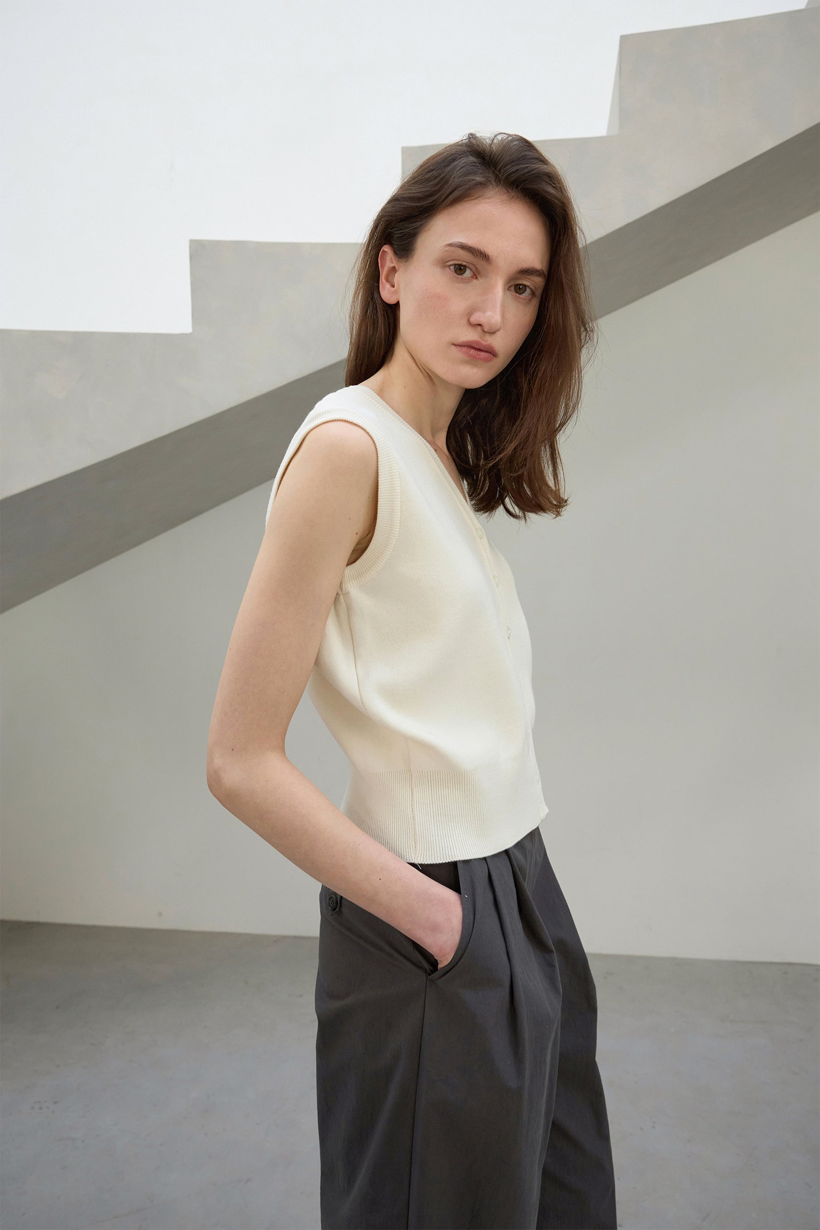 DEIN V NECK KNIT VEST_IVOIRE