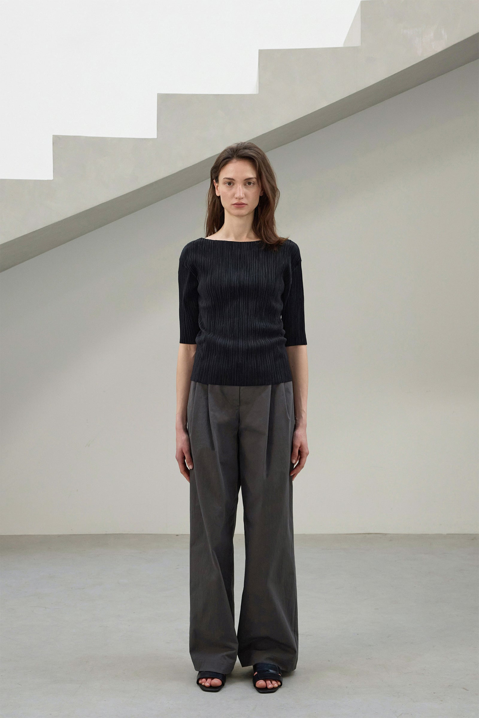 PLEATS HALF TOP_NOIR