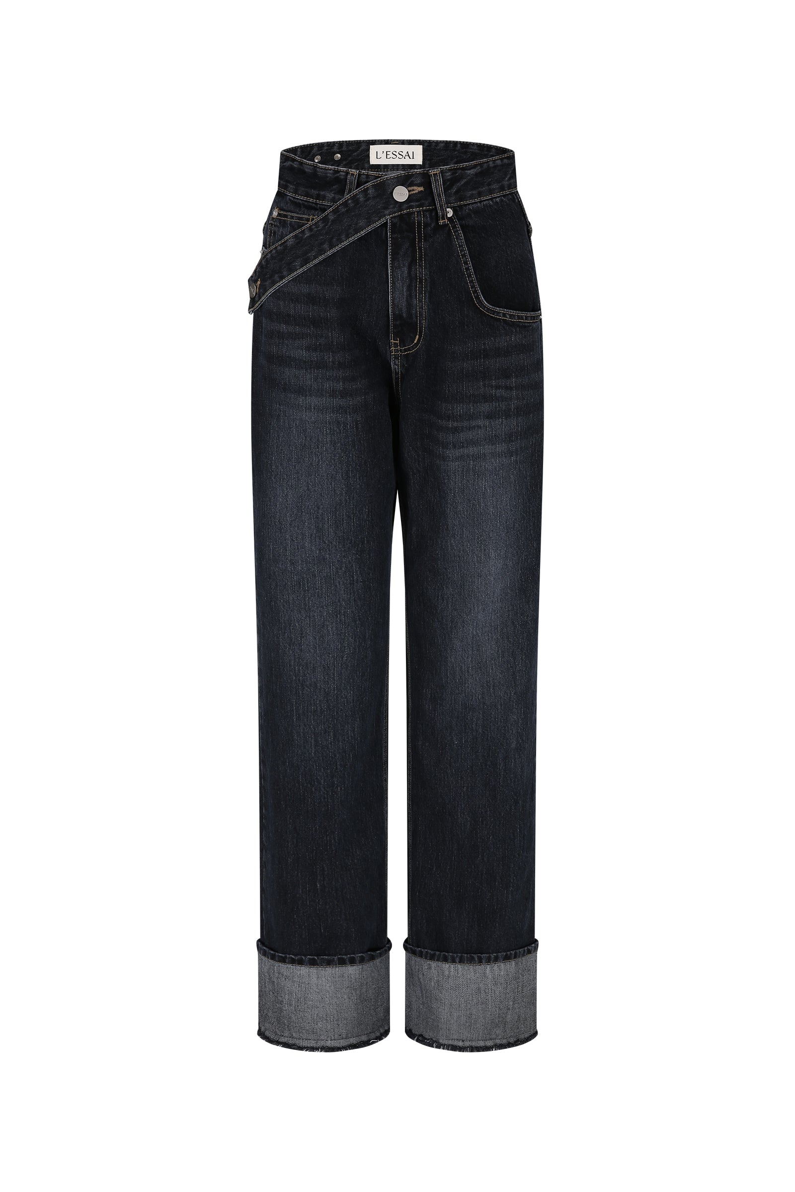 JEAN À COUPE STRUCTURÉE ET CEINTURE EMBLÉMATIQUE_INDIGO