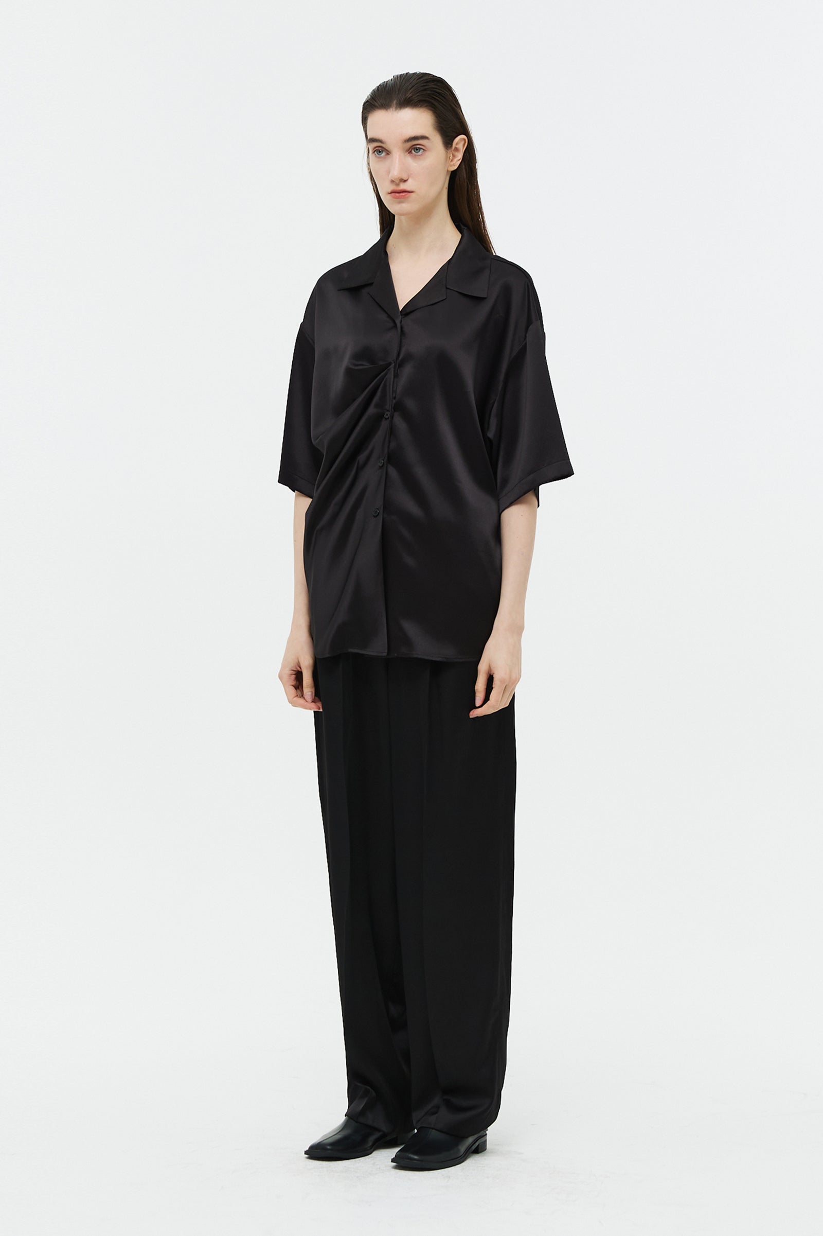 SATIN FRONT TUCK HALF SHIRT_BLACK