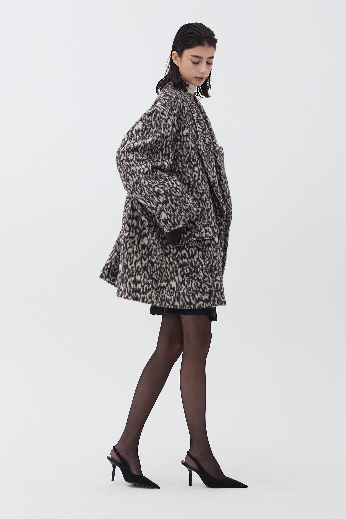 BLACK & WHITE HAIRY PEAKED OVER JACKET_MULTI