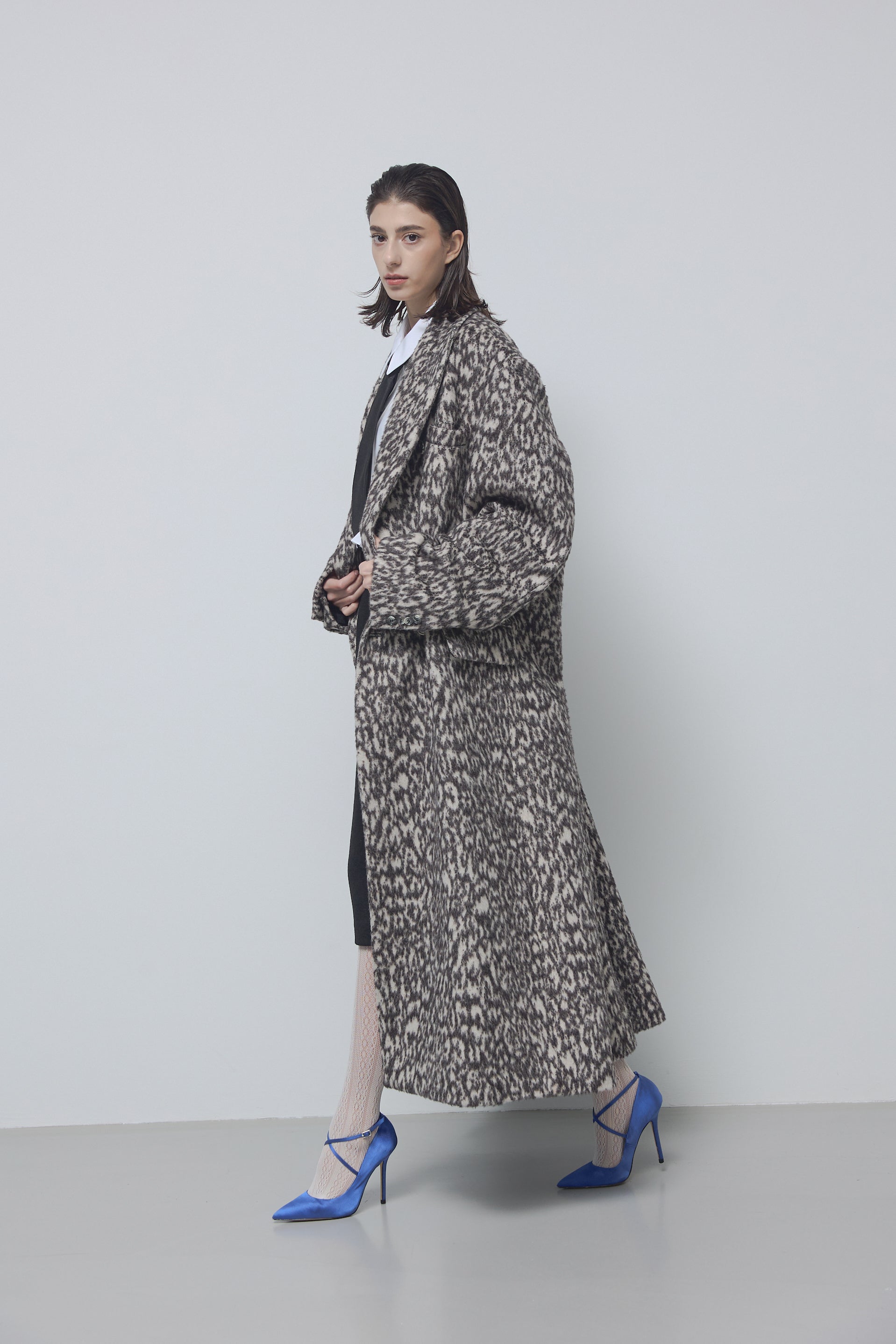 BLACK & WHITE HAIRY OVER COAT_MULTI