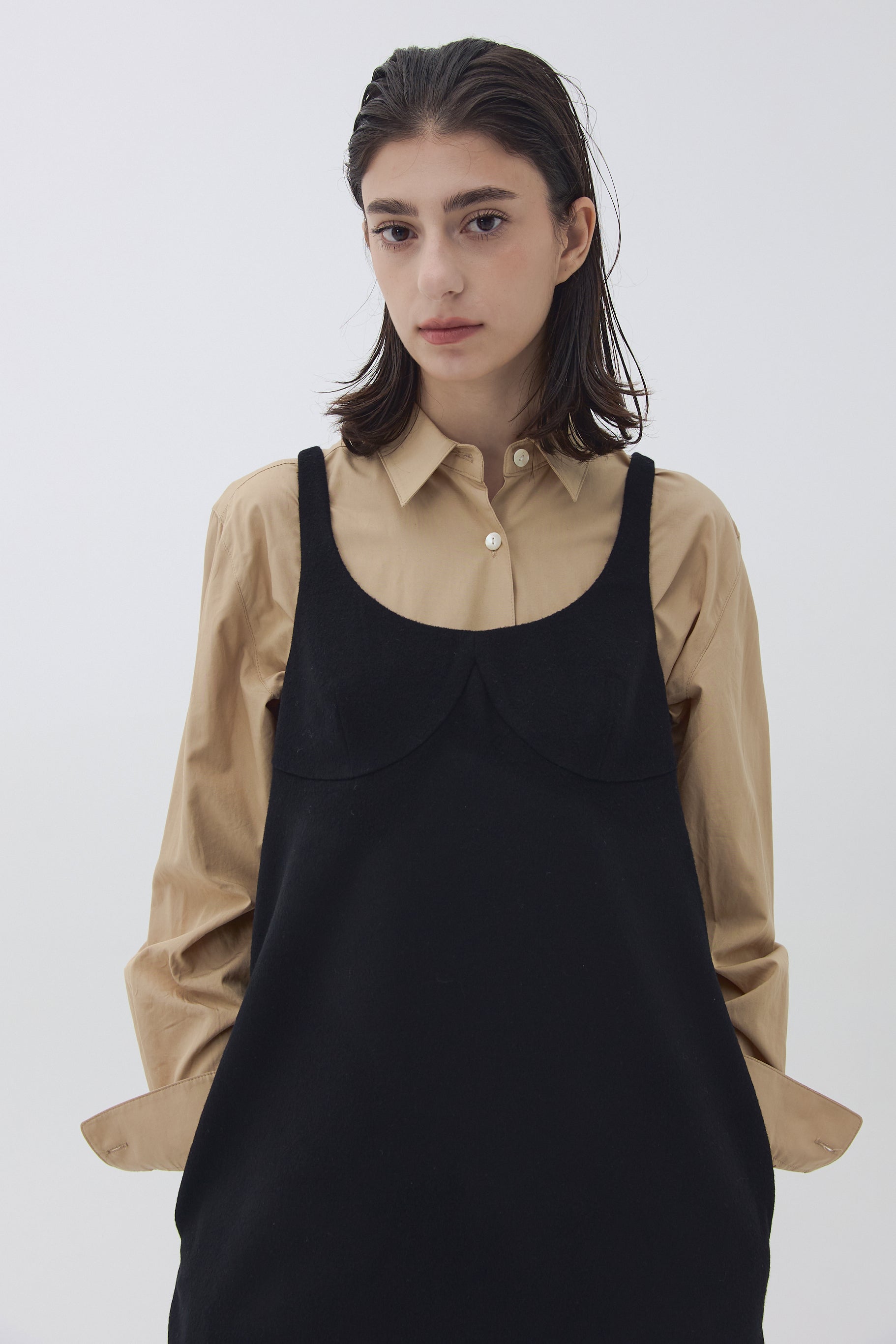 ARC-DETAIL WOOL DRESS_BLACK