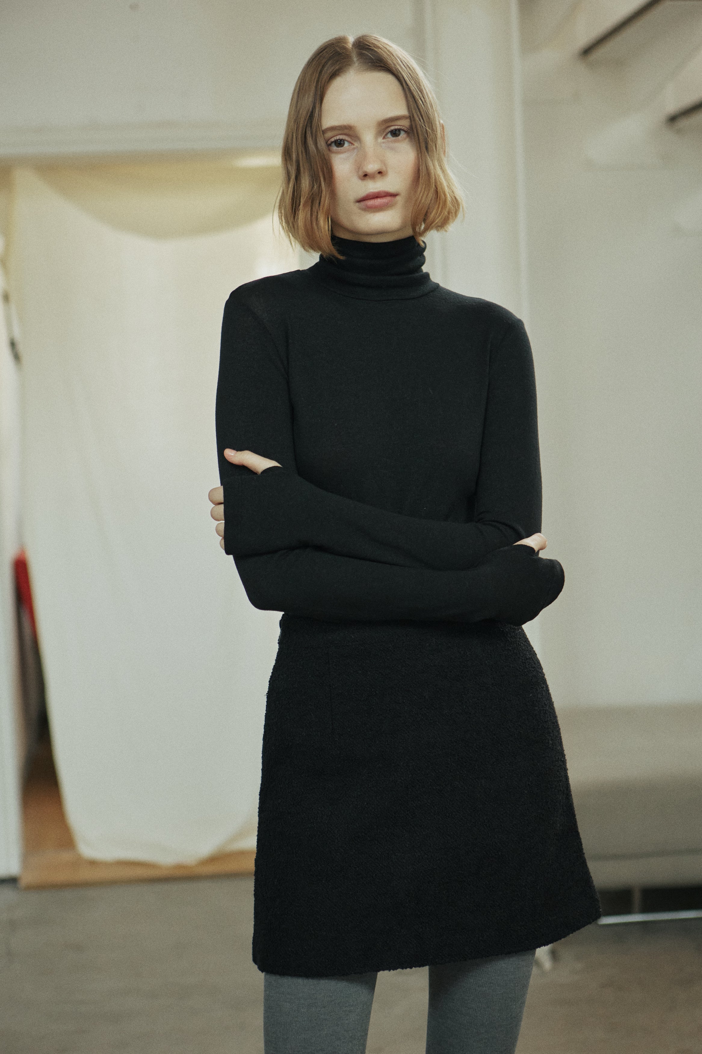 BASIC TURTLENECK T-SHIRT_BLACK