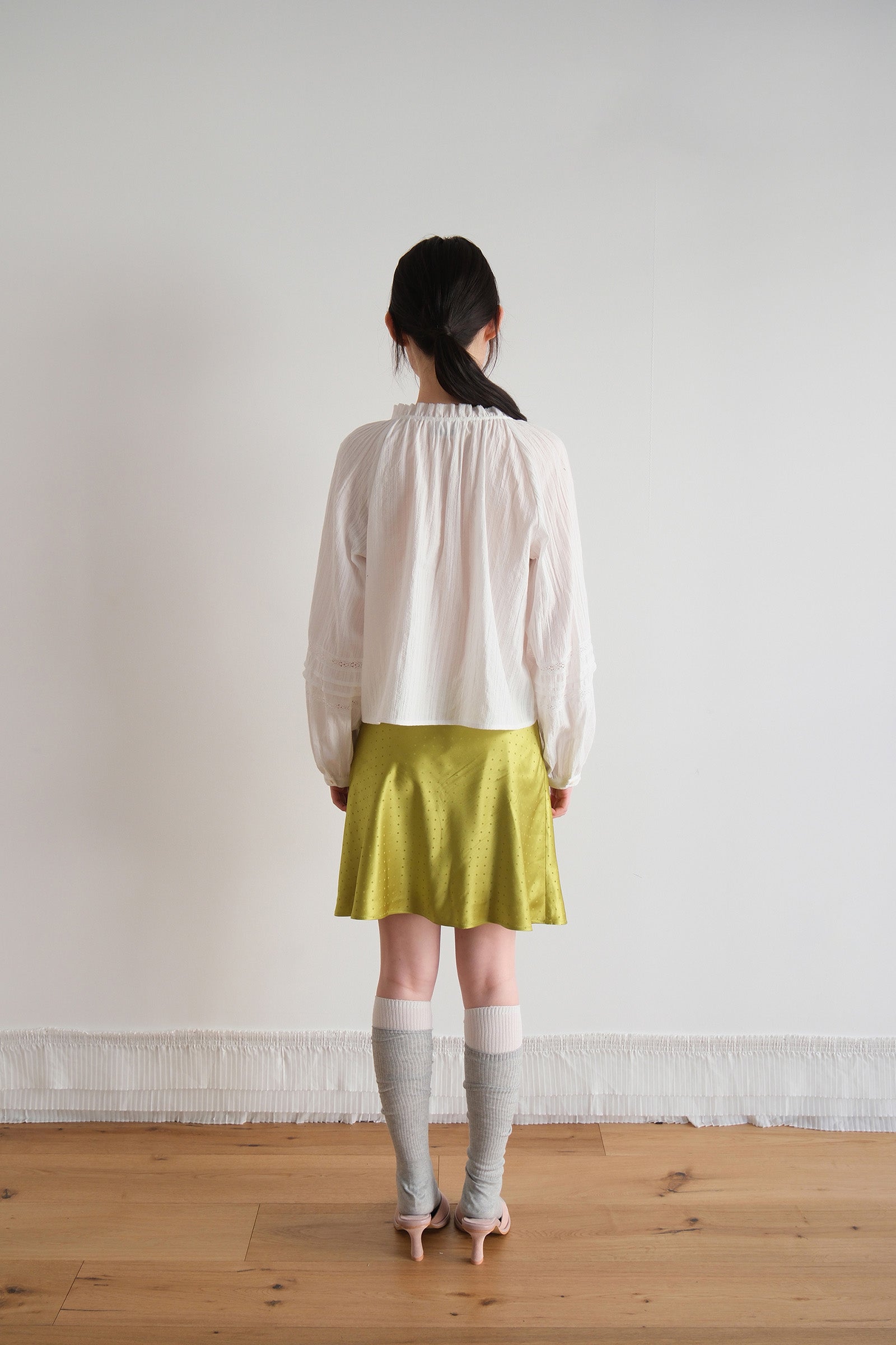 MOUI SATIN DOT MIDI SKIRT_OLIVE