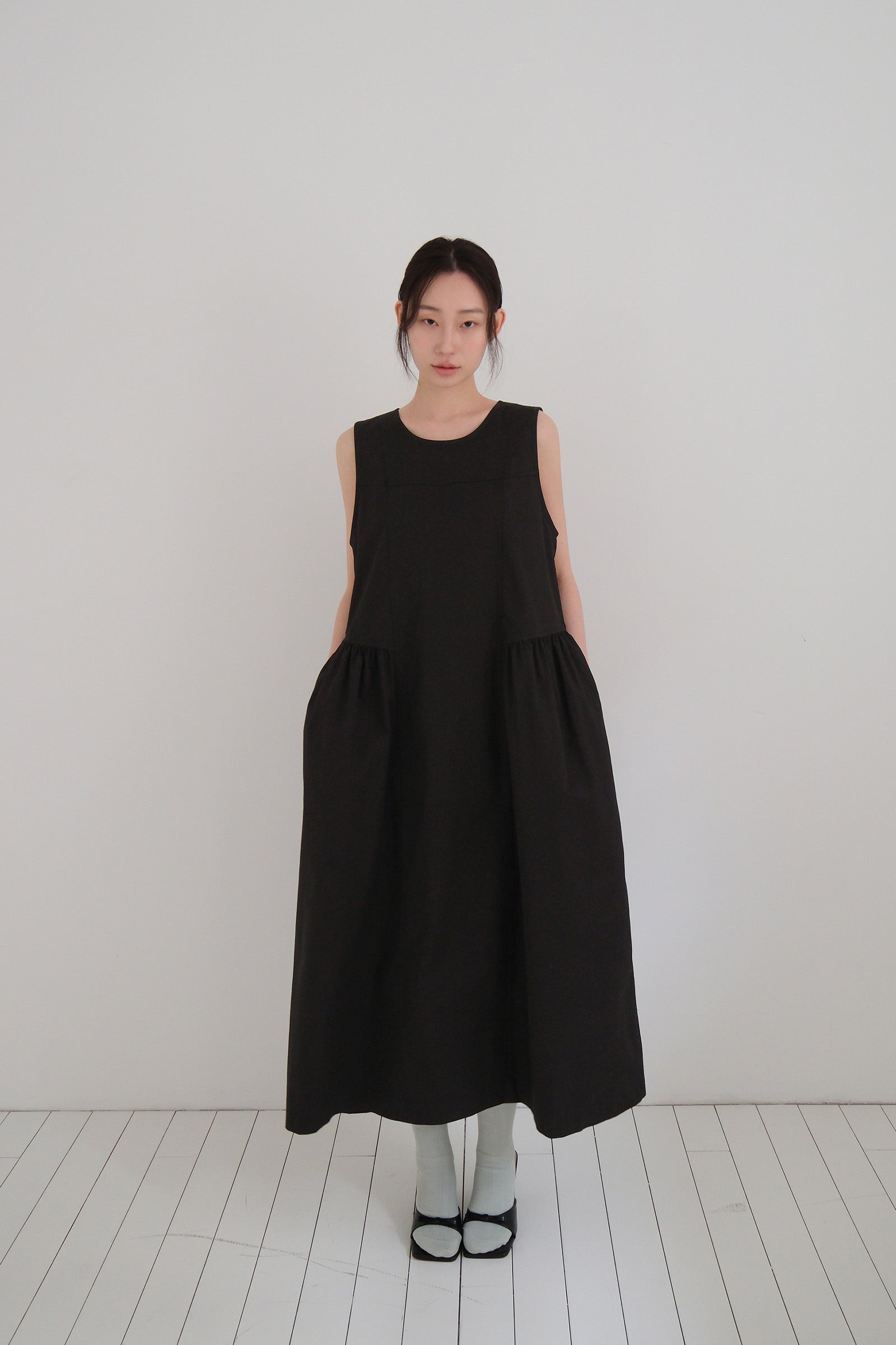 MOUI LINE MAXI SHIRRING DRESS_BLACK