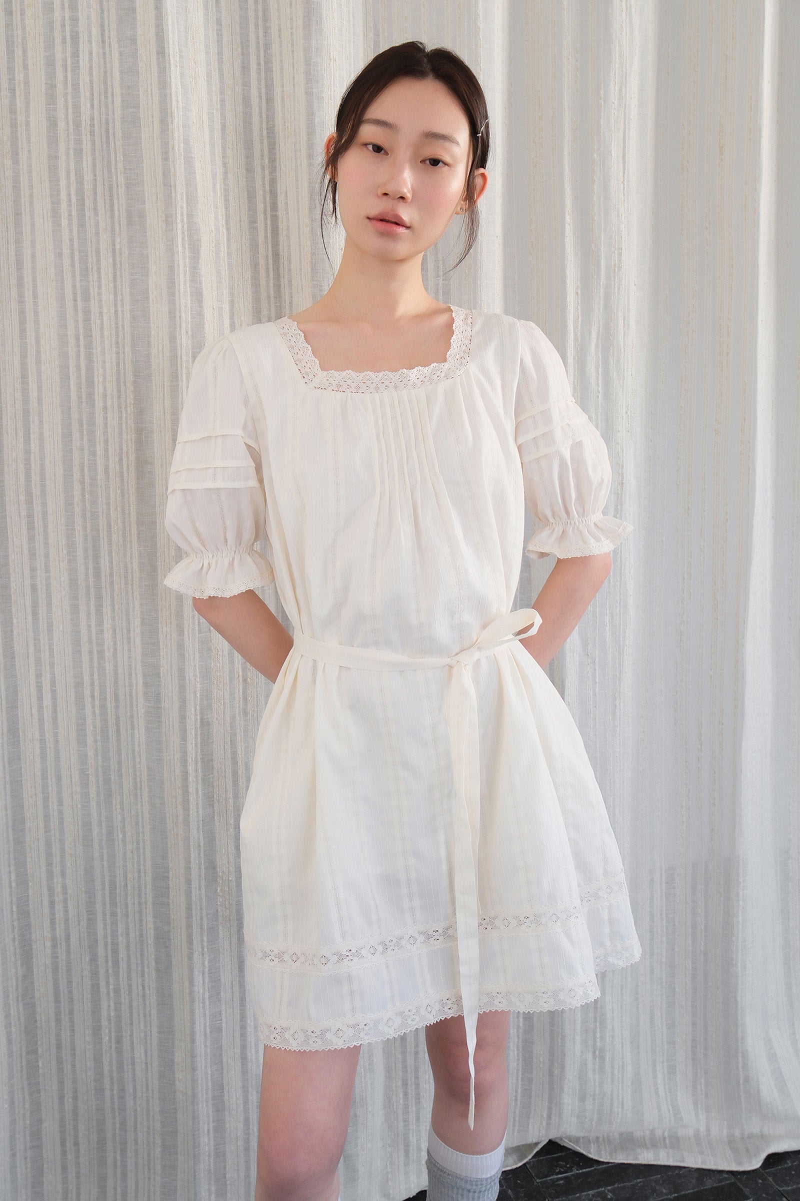 MOUI ROBE EN DENTELLE MORNING_CRÈME