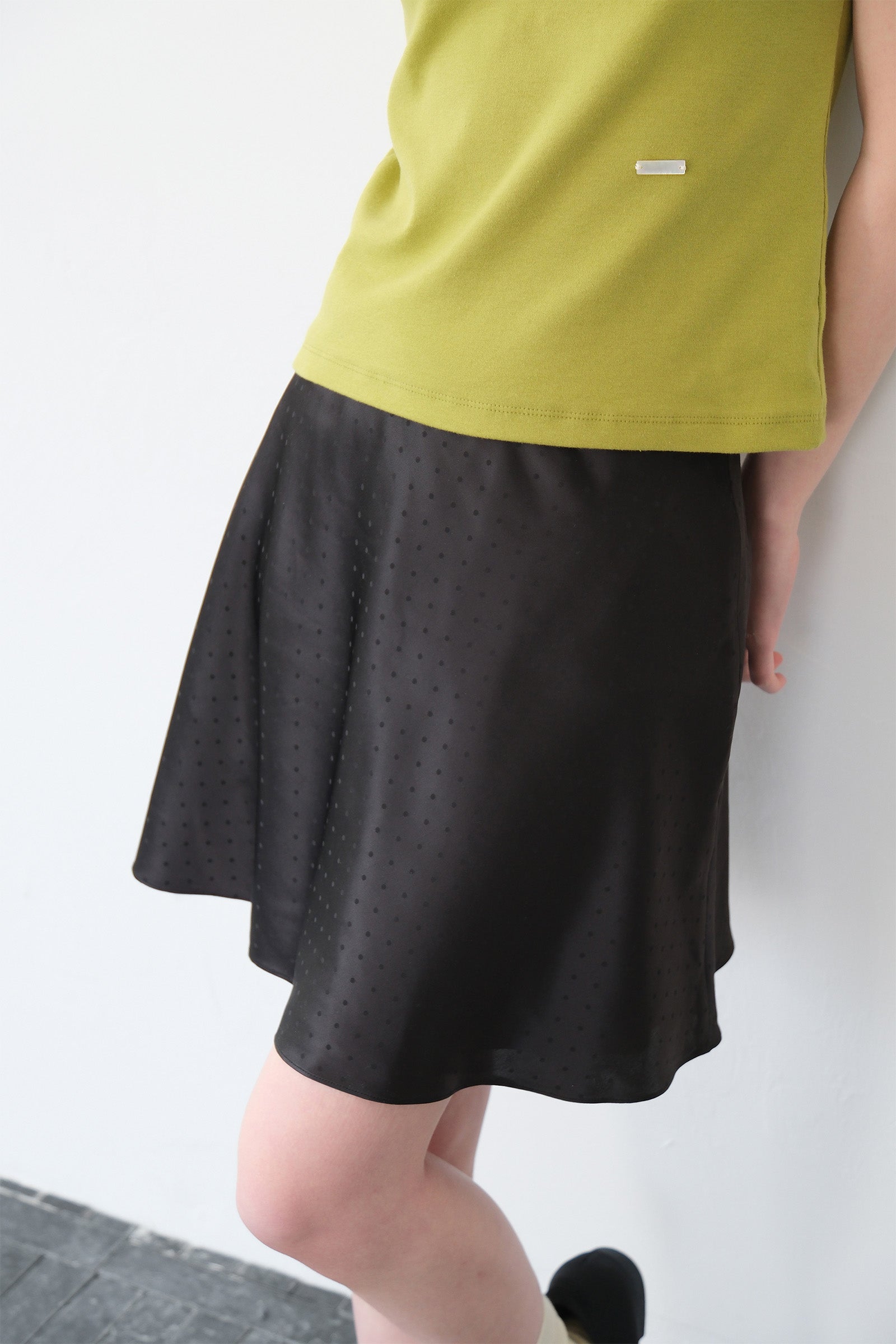 MOUI JUPE MIDI SATINÉE À POIS_NOIR