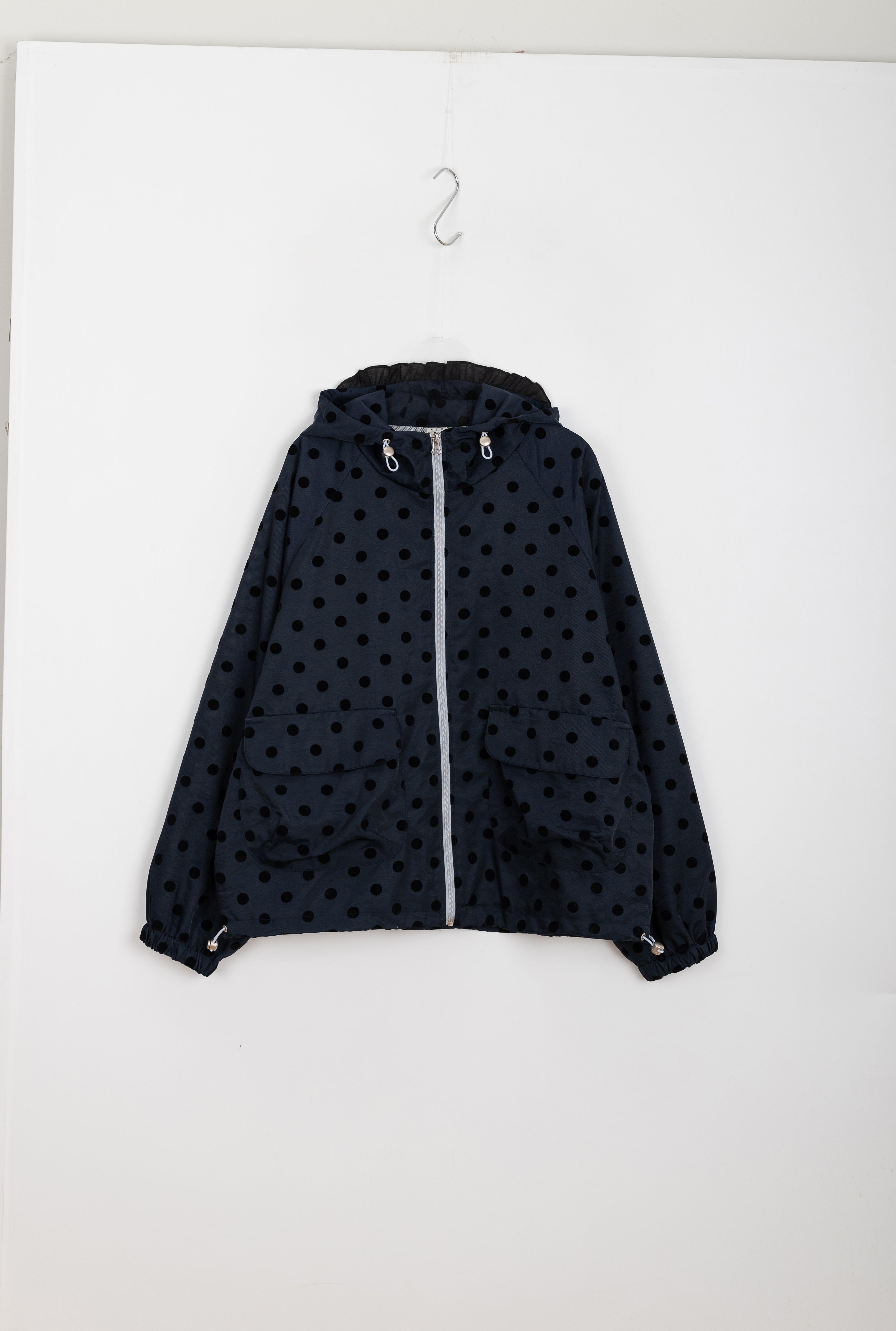 DOT FRILL HOODED WINDBREAKER JUMPER_BLACK