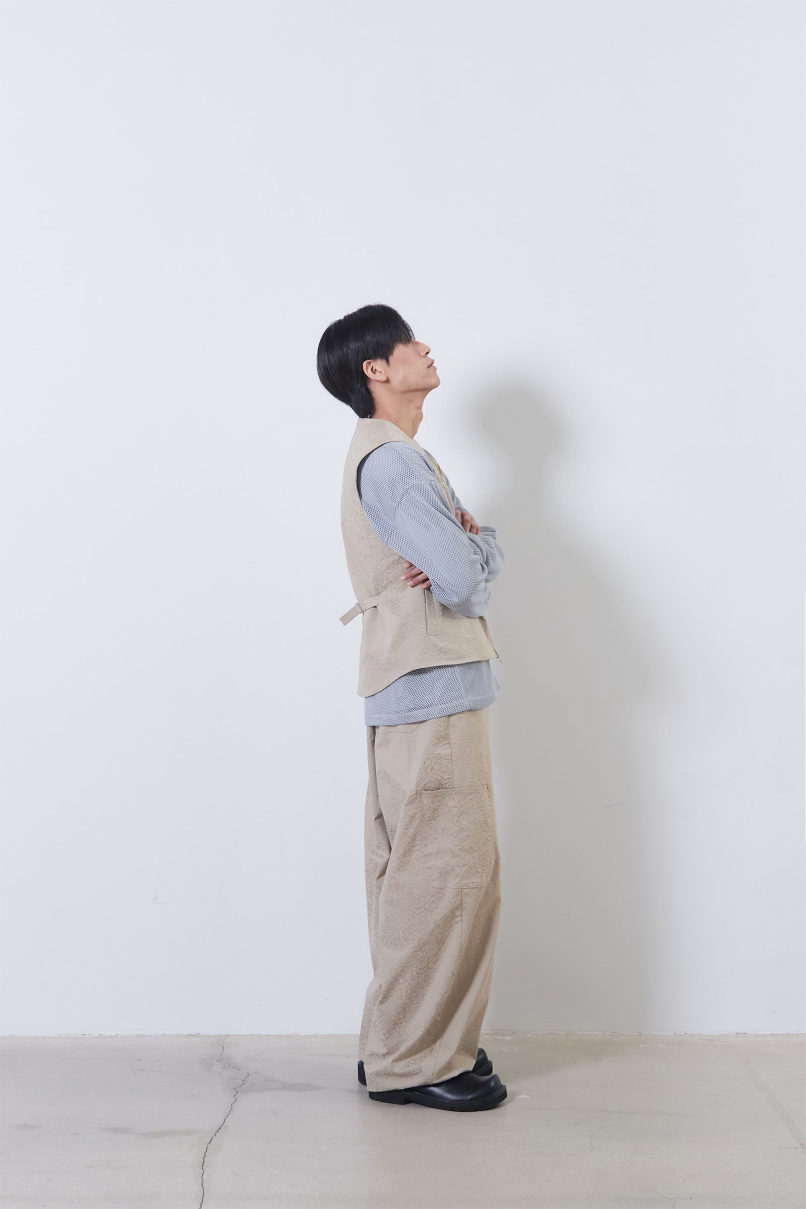 [MEN] FLOWER JACQUARD BELTED VEST_BEIGE