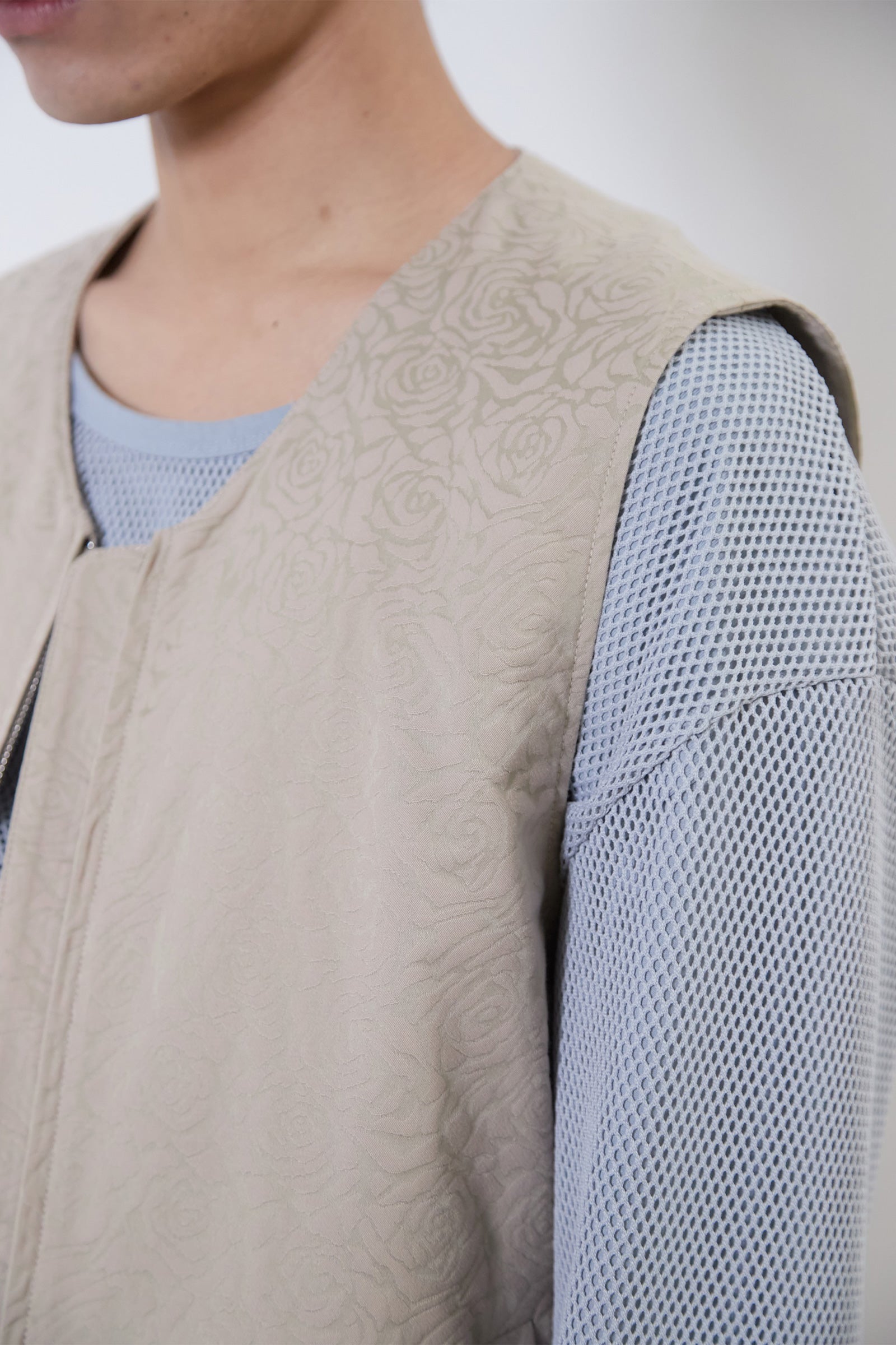 [MEN] FLOWER JACQUARD BELTED VEST_BEIGE