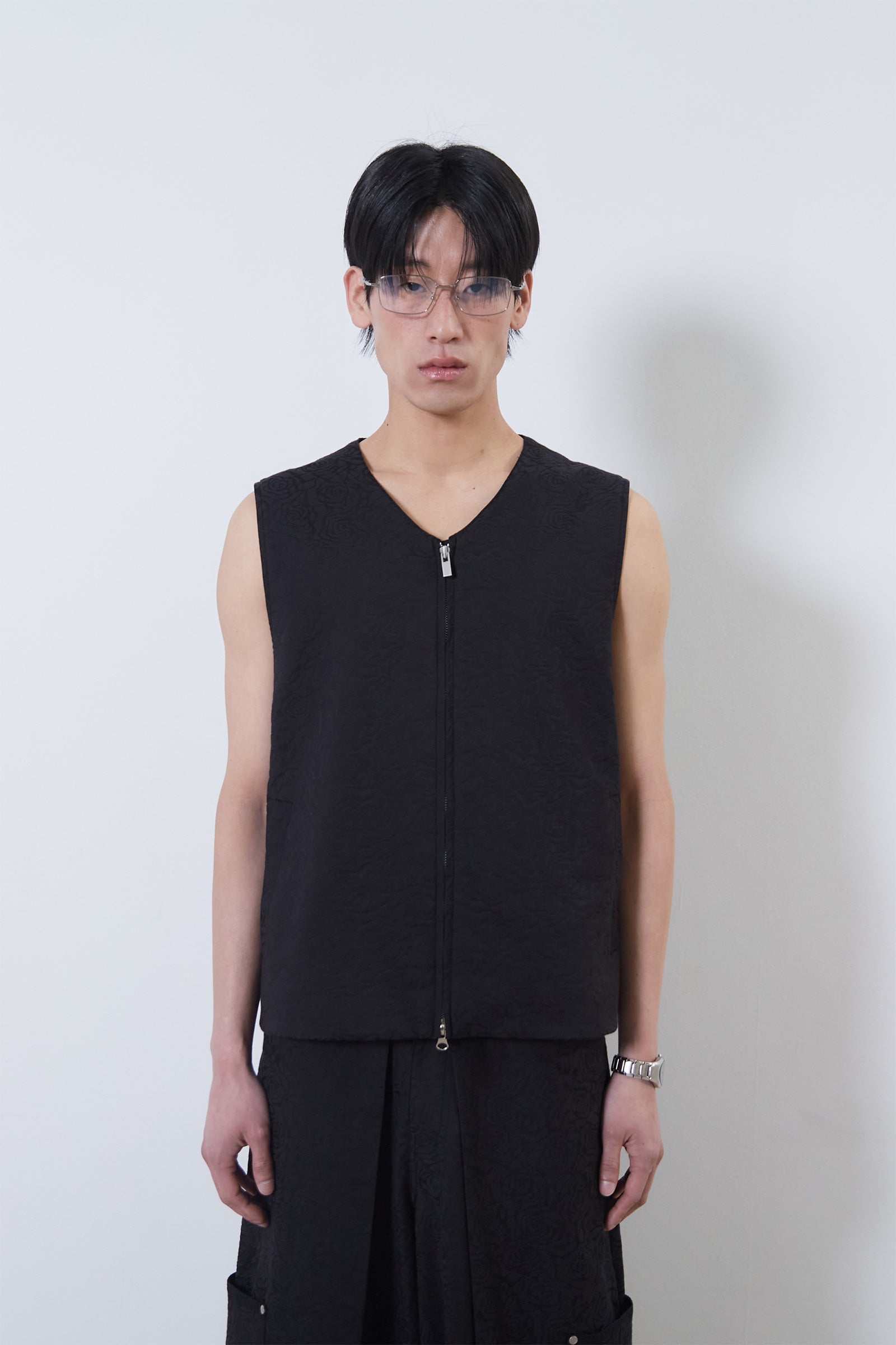 [MEN] FLOWER JACQUARD BELTED VEST_BLACK