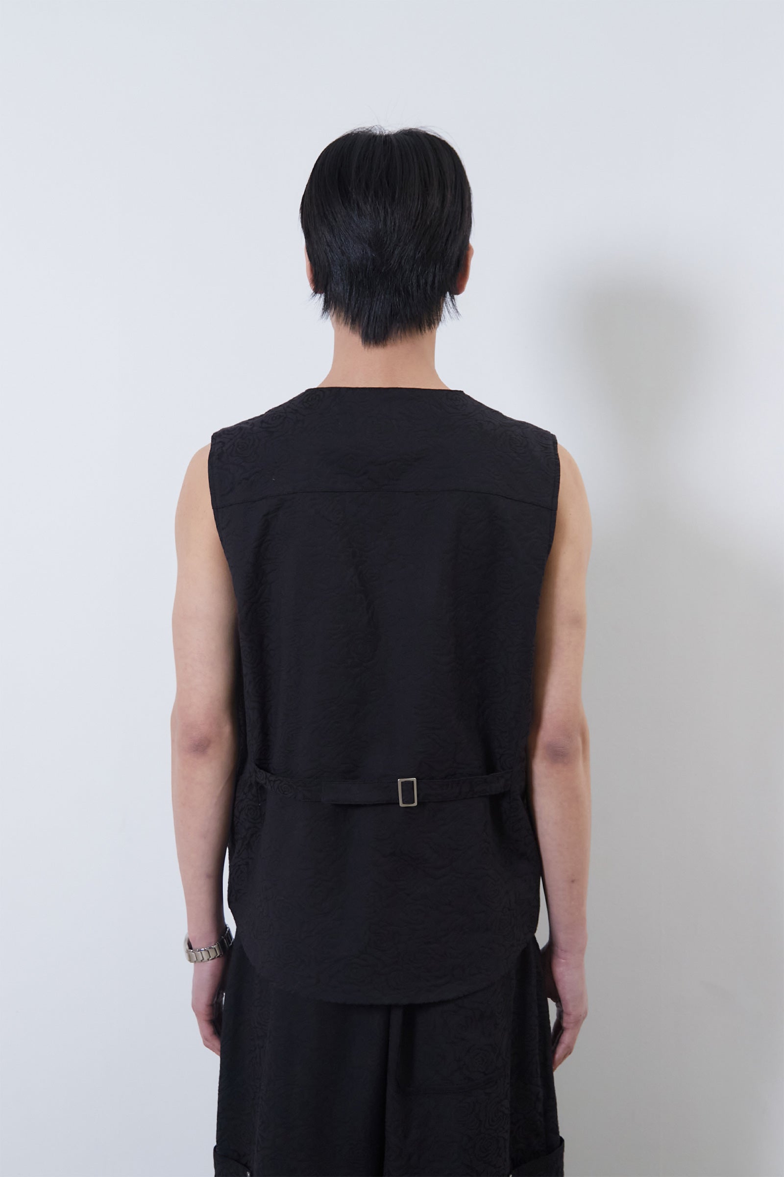 [MEN] FLOWER JACQUARD BELTED VEST_BLACK