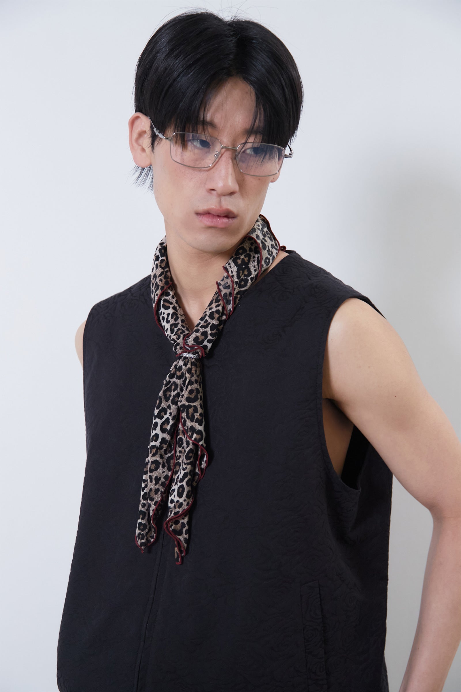 [MEN] FLOWER JACQUARD BELTED VEST_BLACK