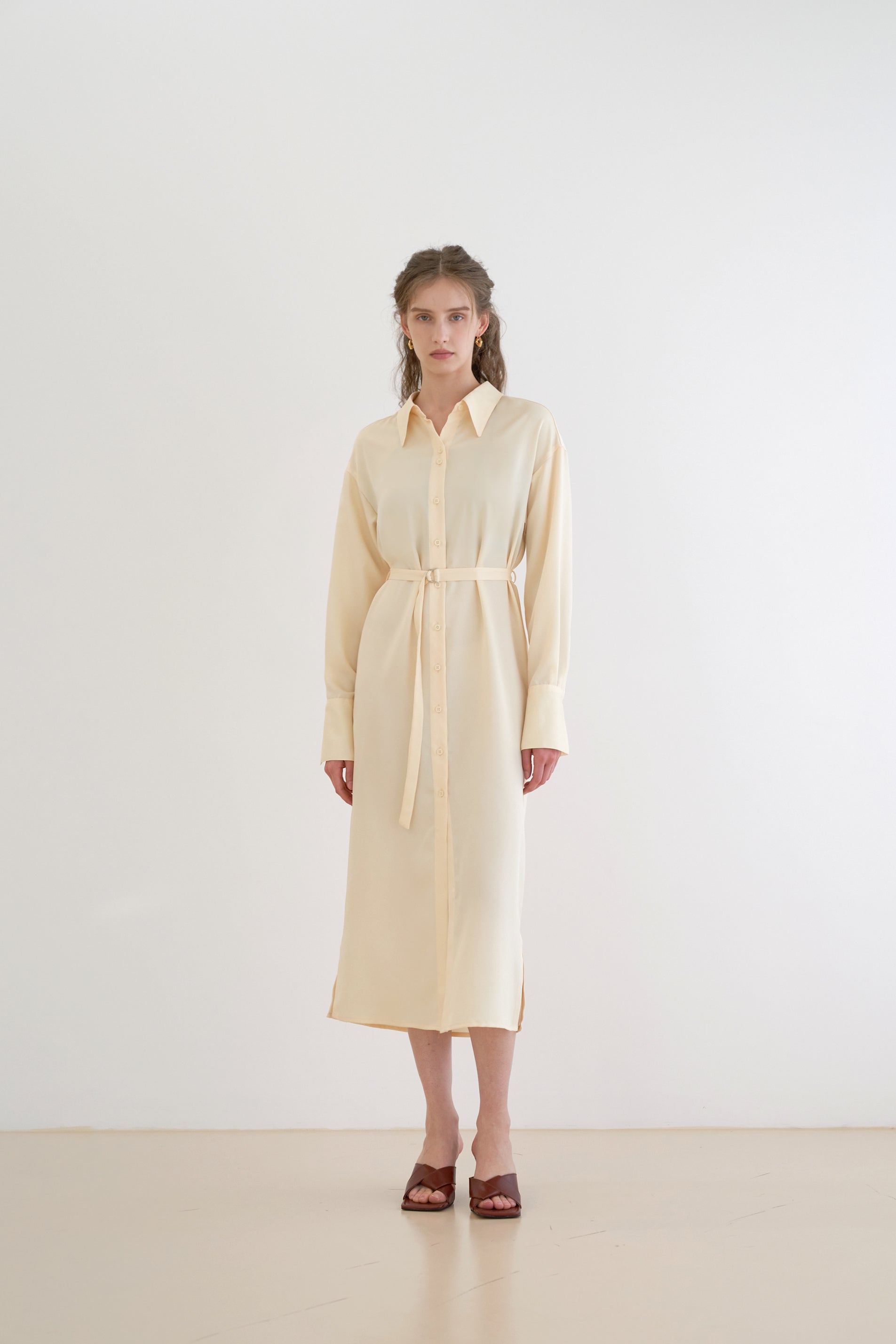 TWO-BUTTON SILKY LONG SHIRT DRESS_JAUNE