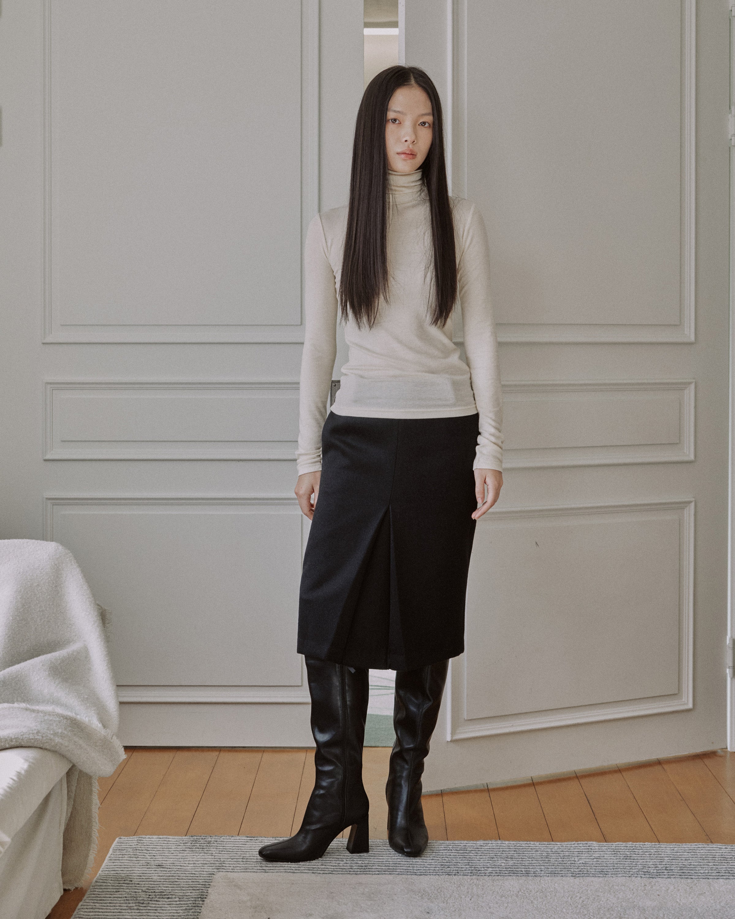 WOOL BLEND FRONT TUCK SLIM SKIRT_BLACK