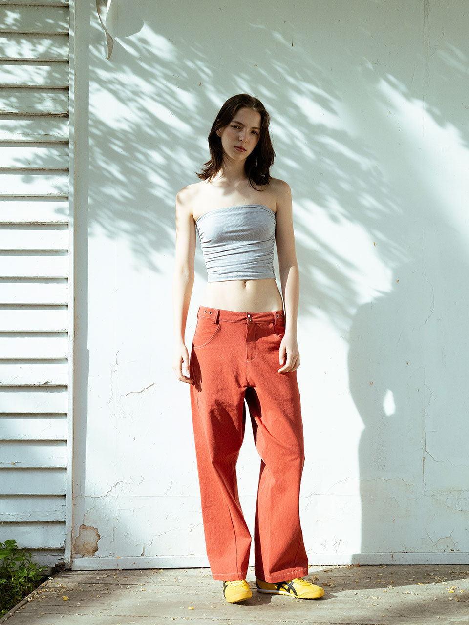 VISUS, PANTALON EN COTON SURPIQUÉ_ROUGE ARGILE