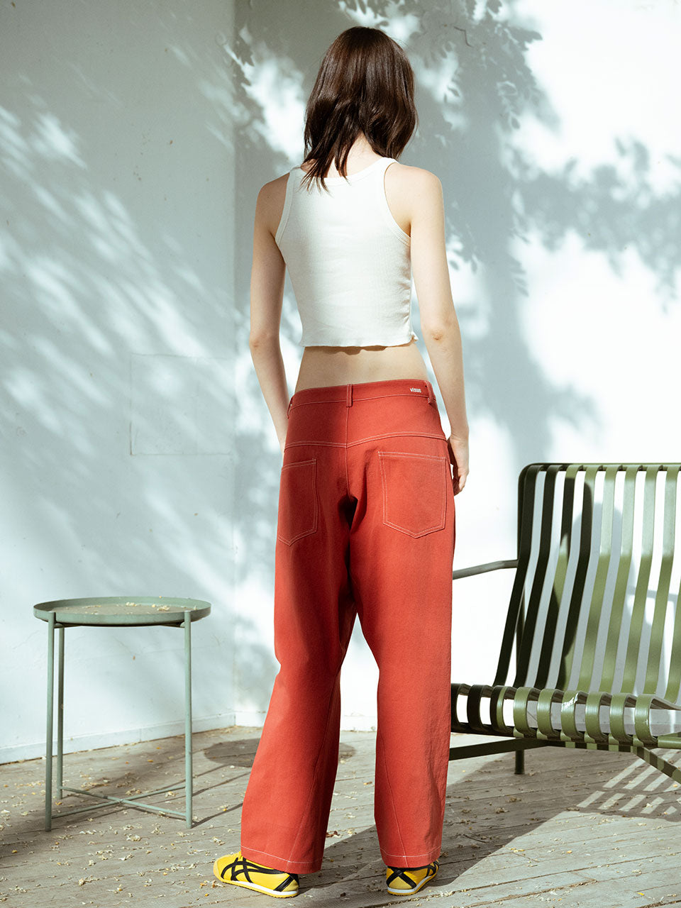 VISUS, PANTALON EN COTON SURPIQUÉ_ROUGE ARGILE