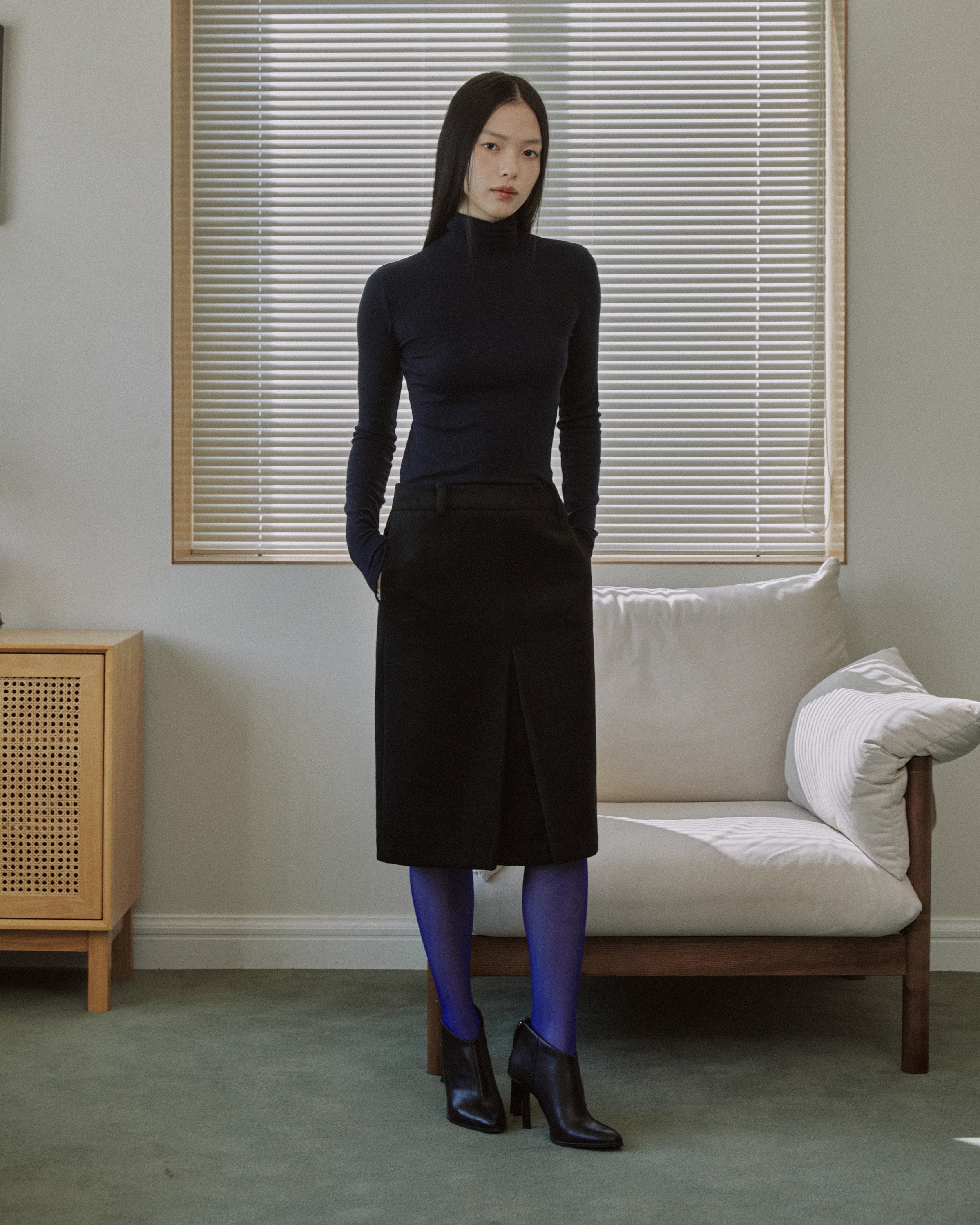 WOOL BLEND FRONT TUCK SLIM SKIRT_BLACK